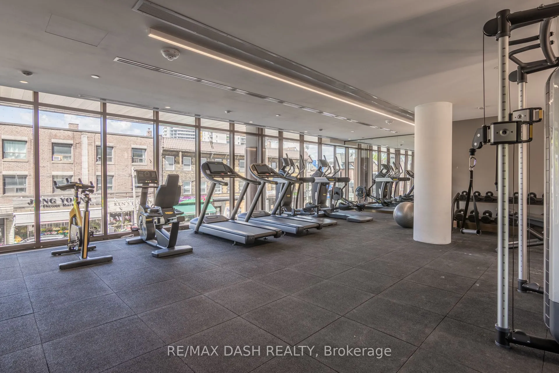 151 Avenue Road #310