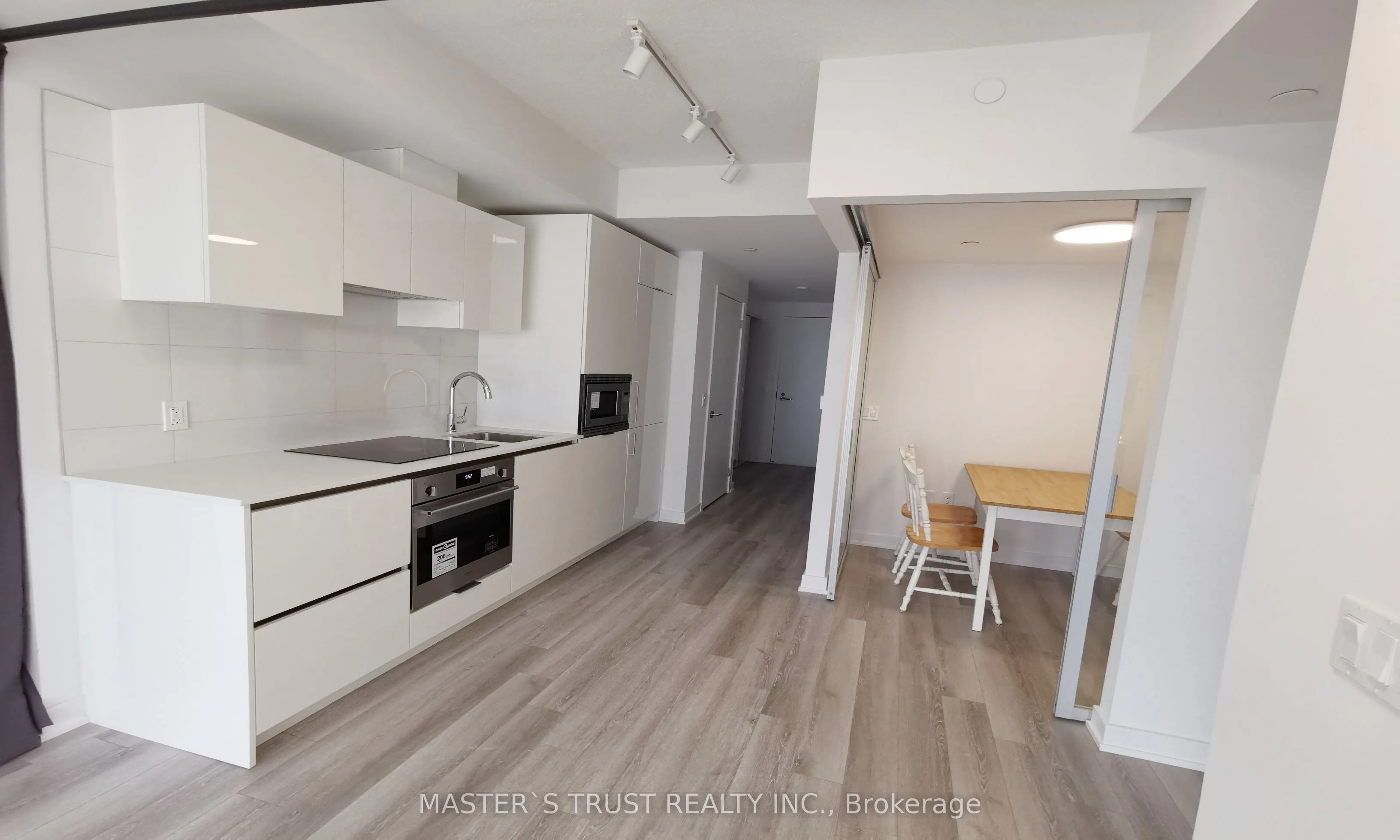 230 Simcoe Street S #1916