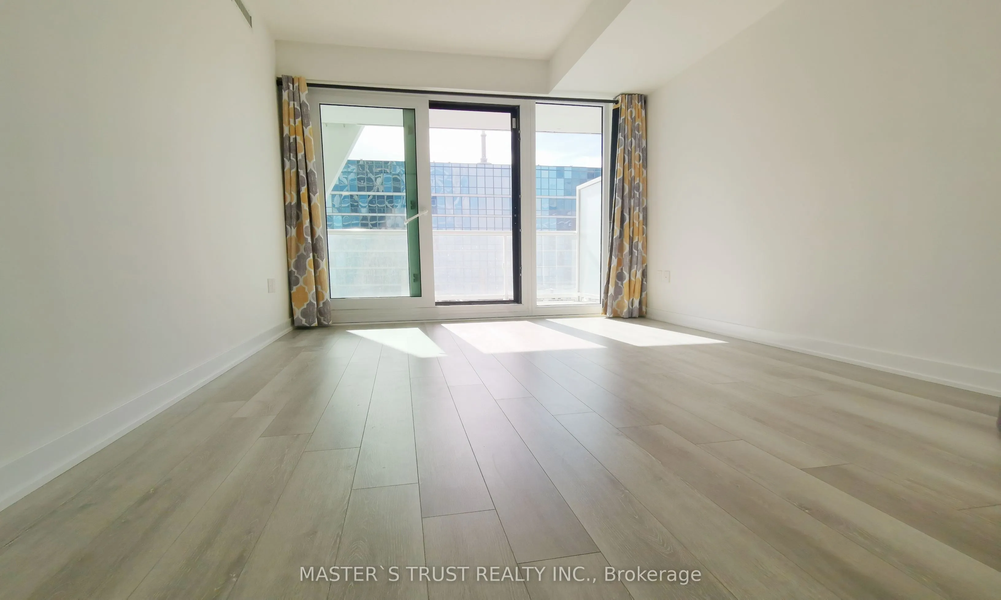 230 Simcoe Street S #1916