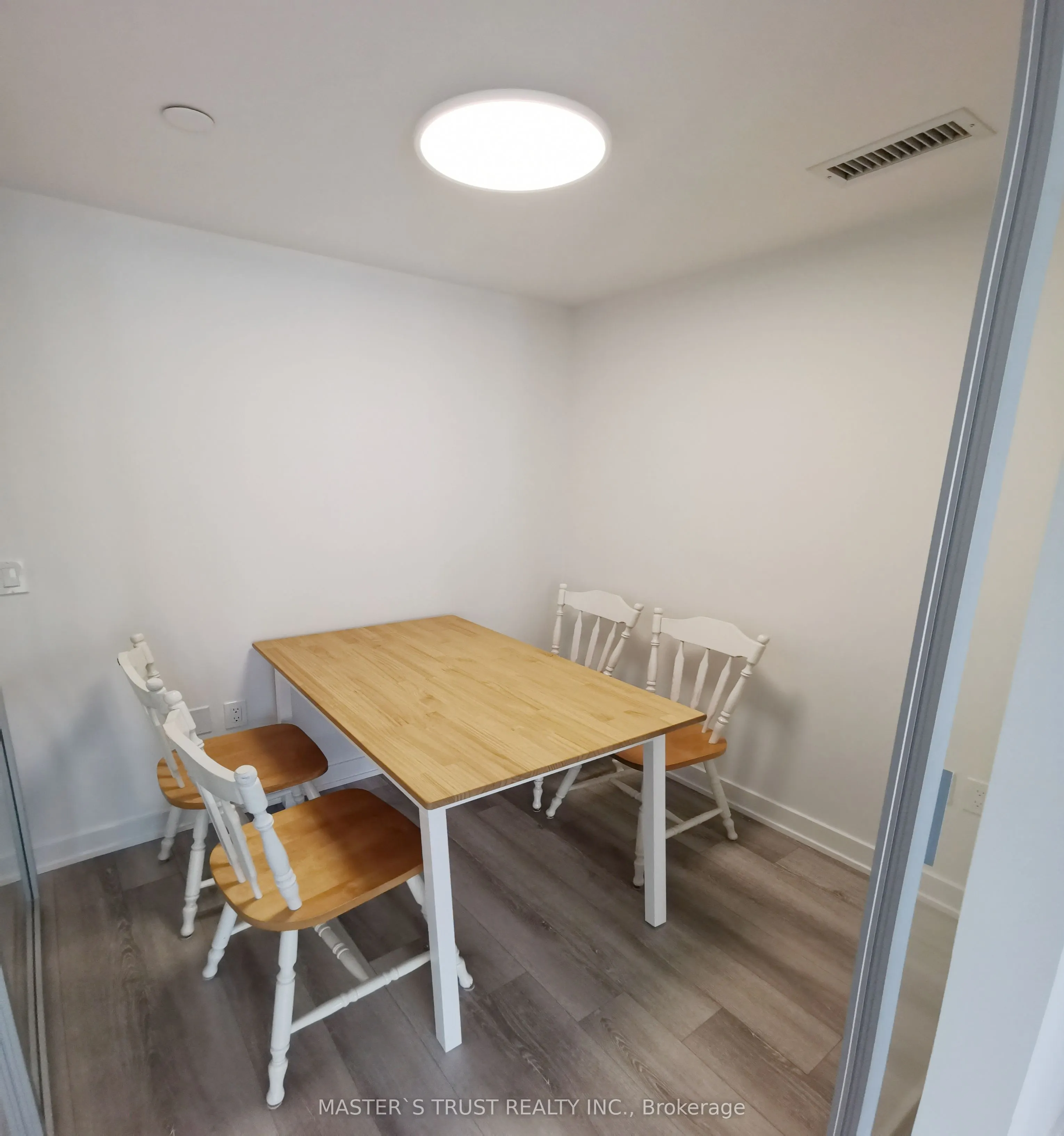 230 Simcoe Street S #1916
