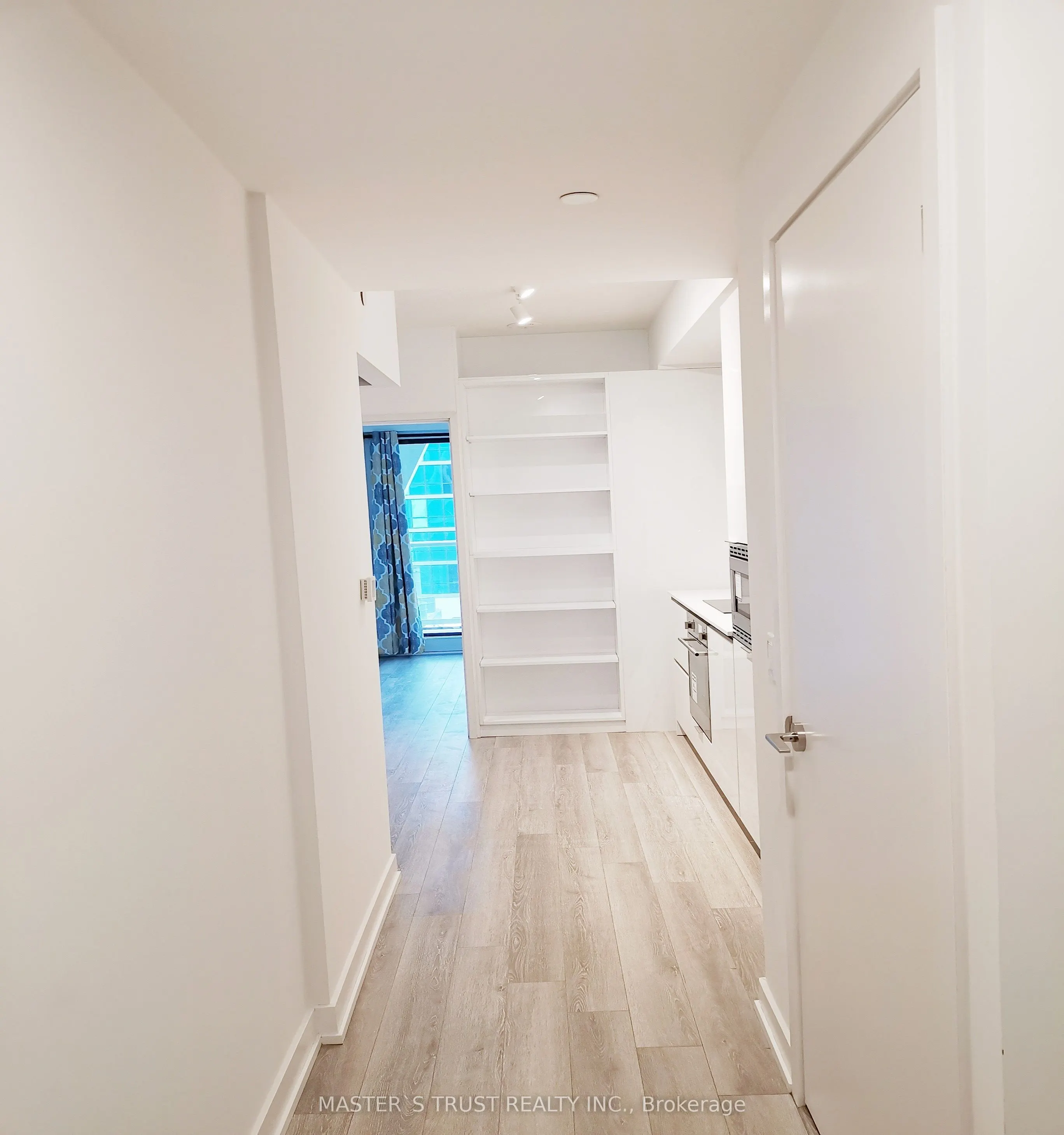 230 Simcoe Street S #1916
