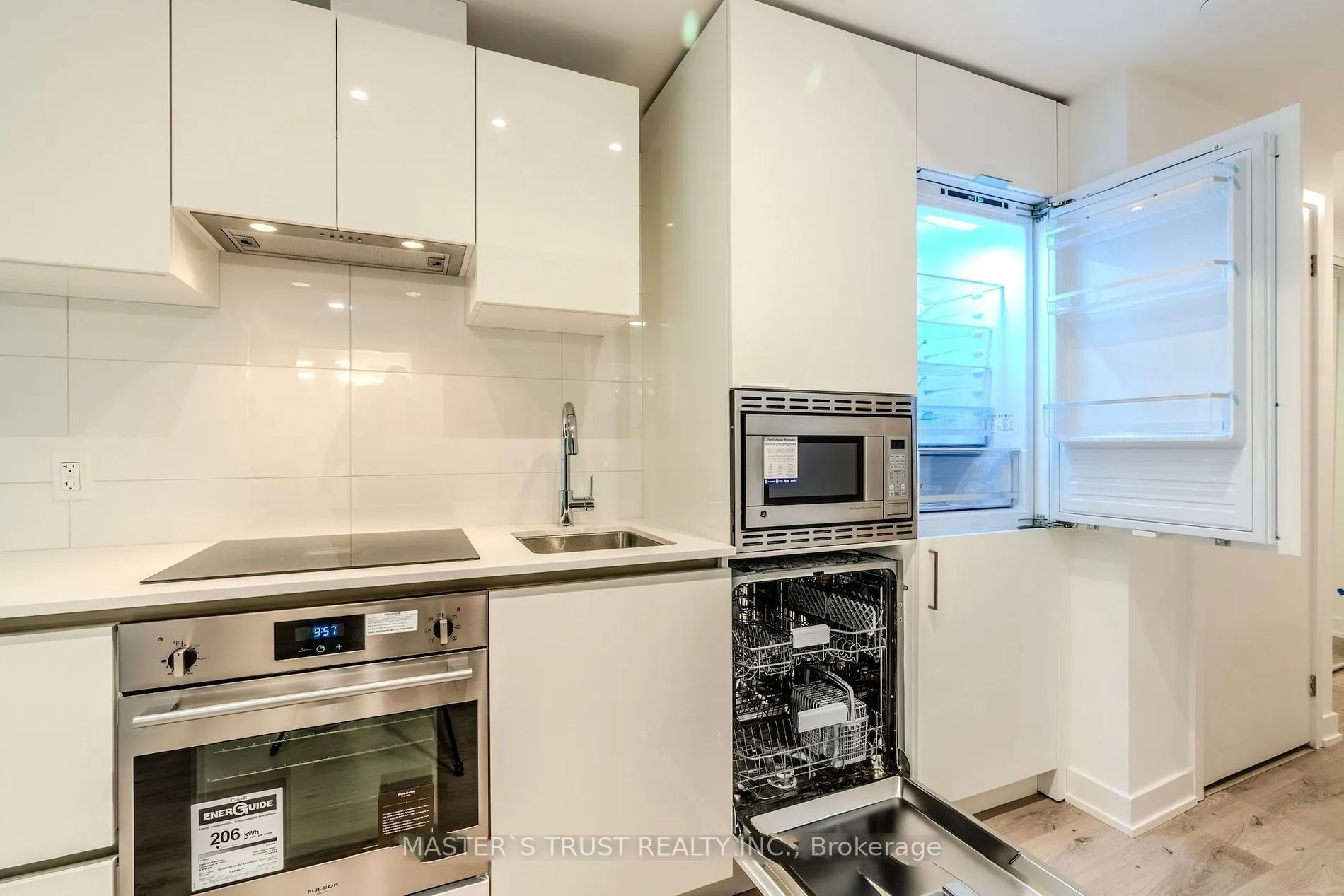 230 Simcoe Street S #1916