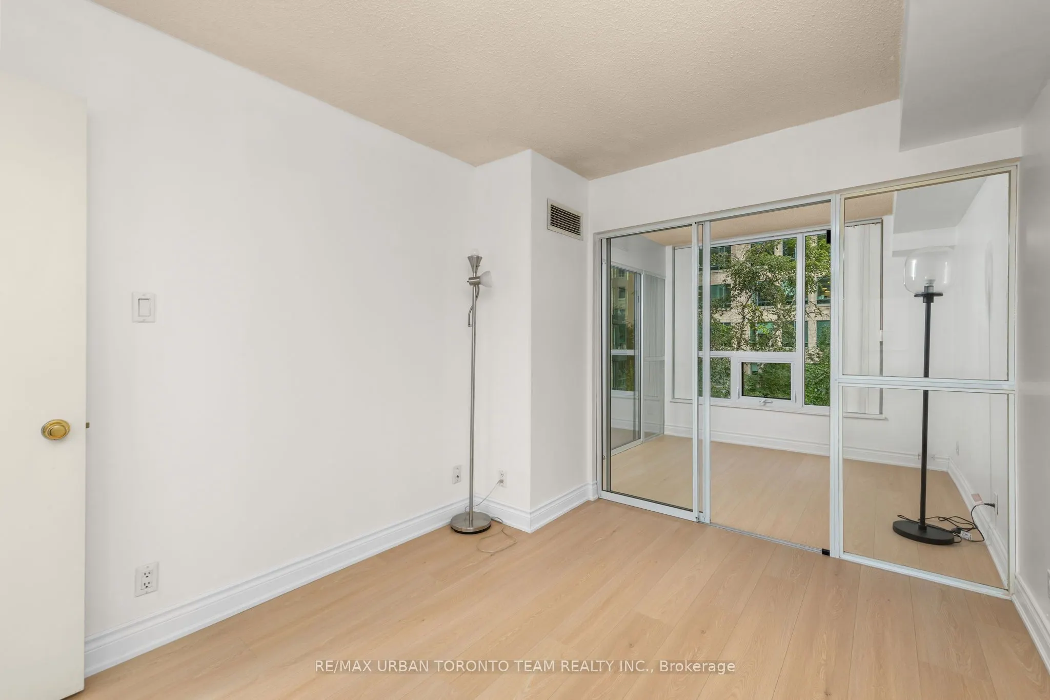 92 King Street E #418