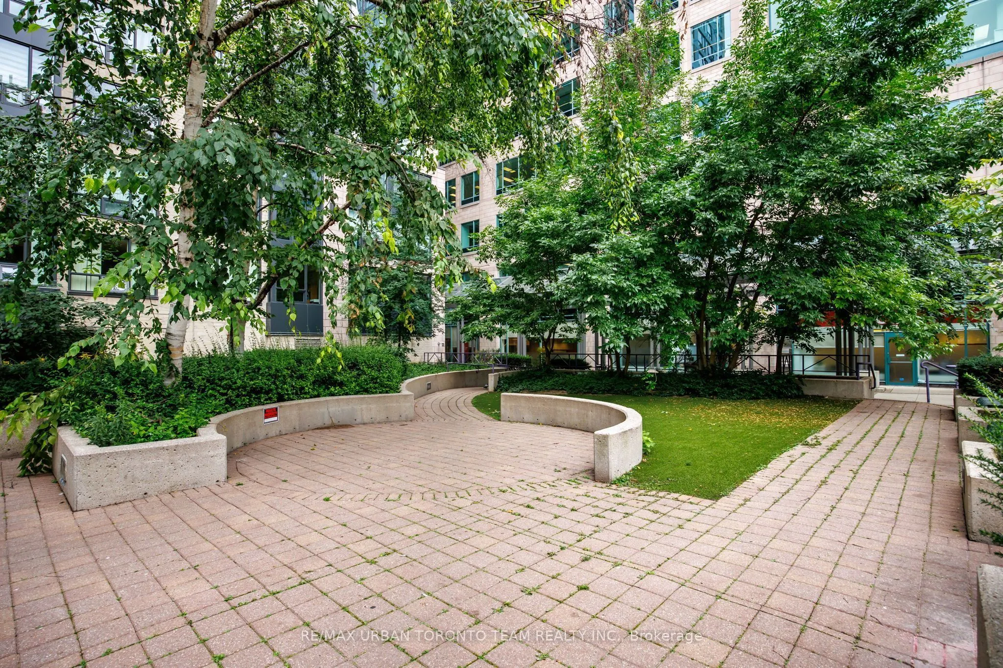 92 King Street E #418
