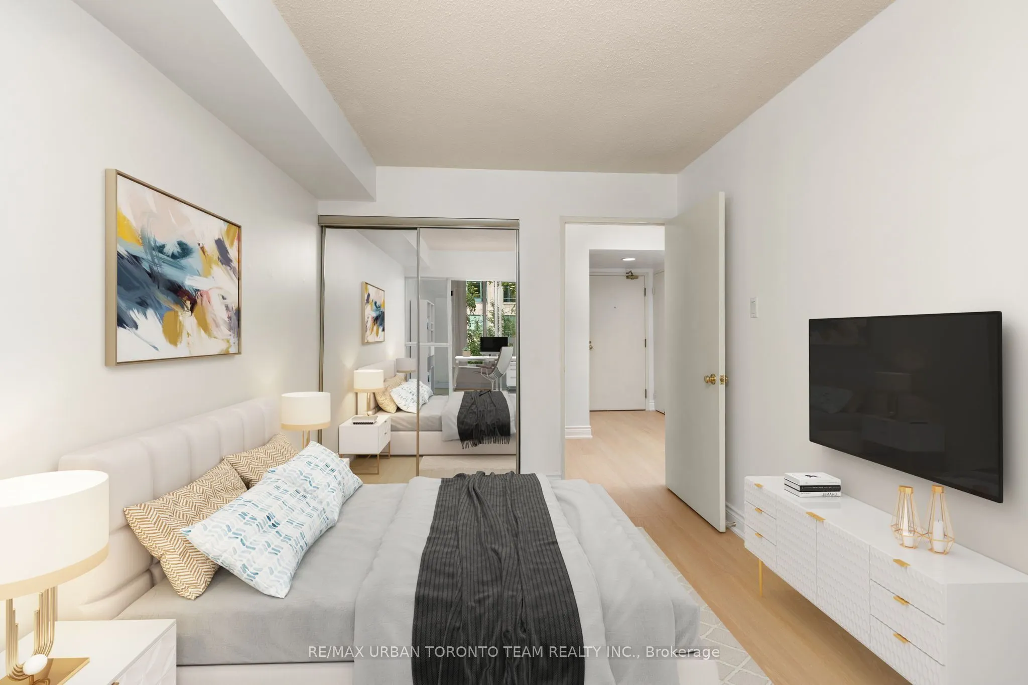 92 King Street E #418