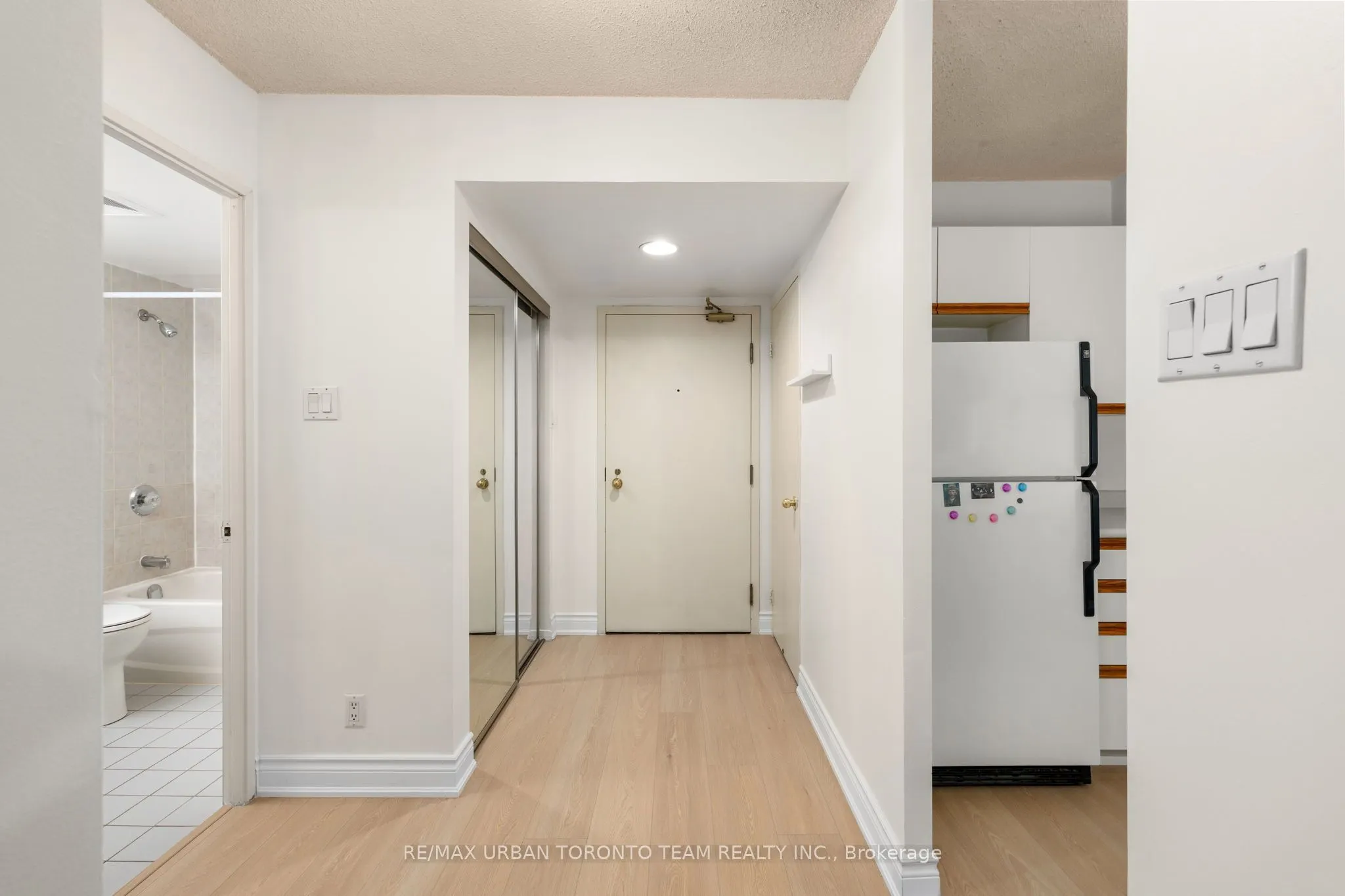 92 King Street E #418
