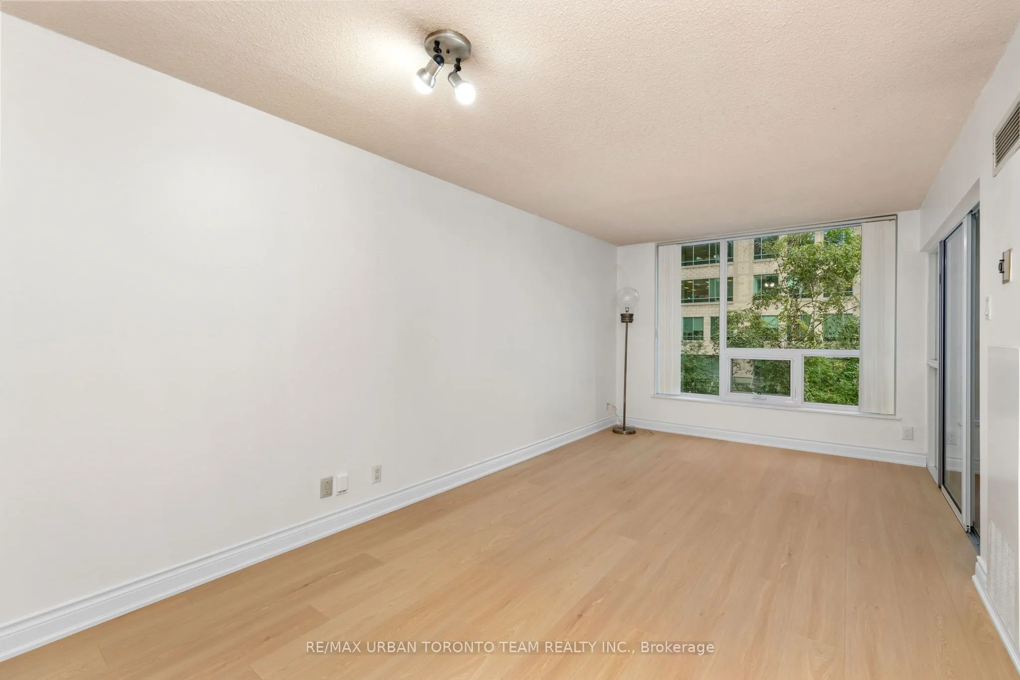 92 King Street E #418