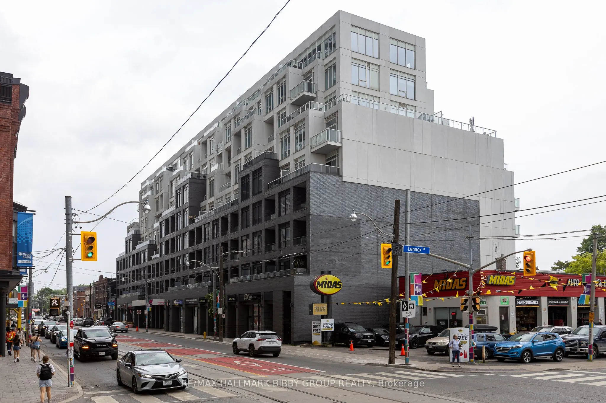 783 Bathurst Street #422