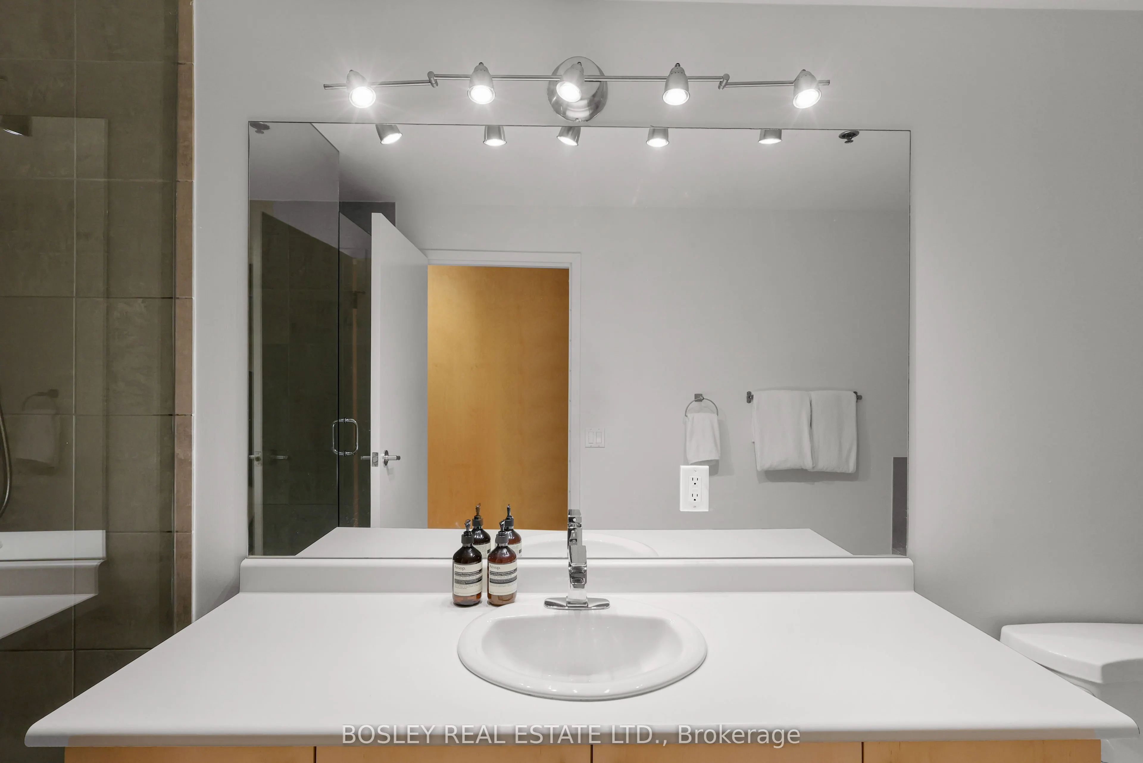 993 Queen Street W #105