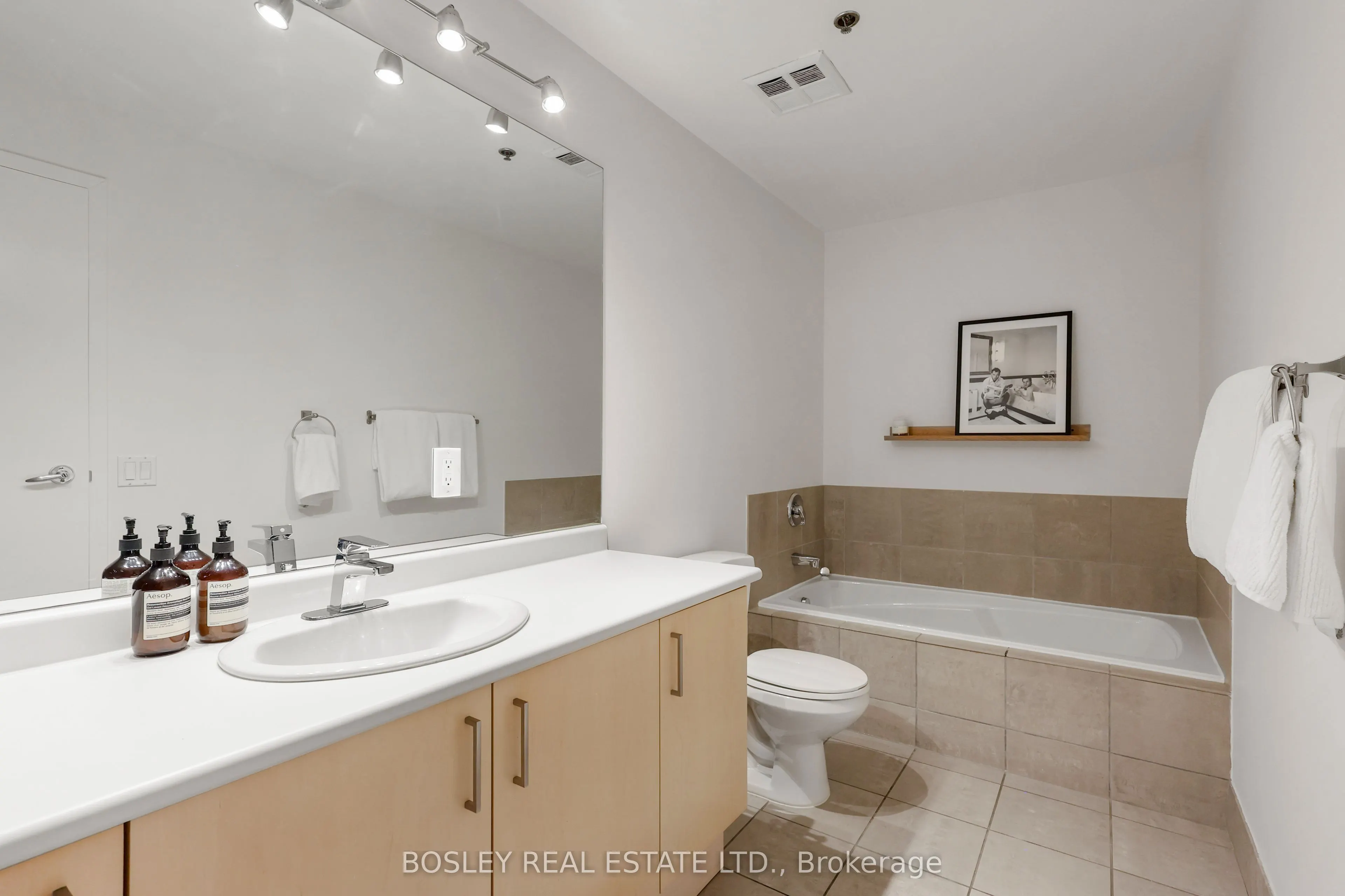 993 Queen Street W #105