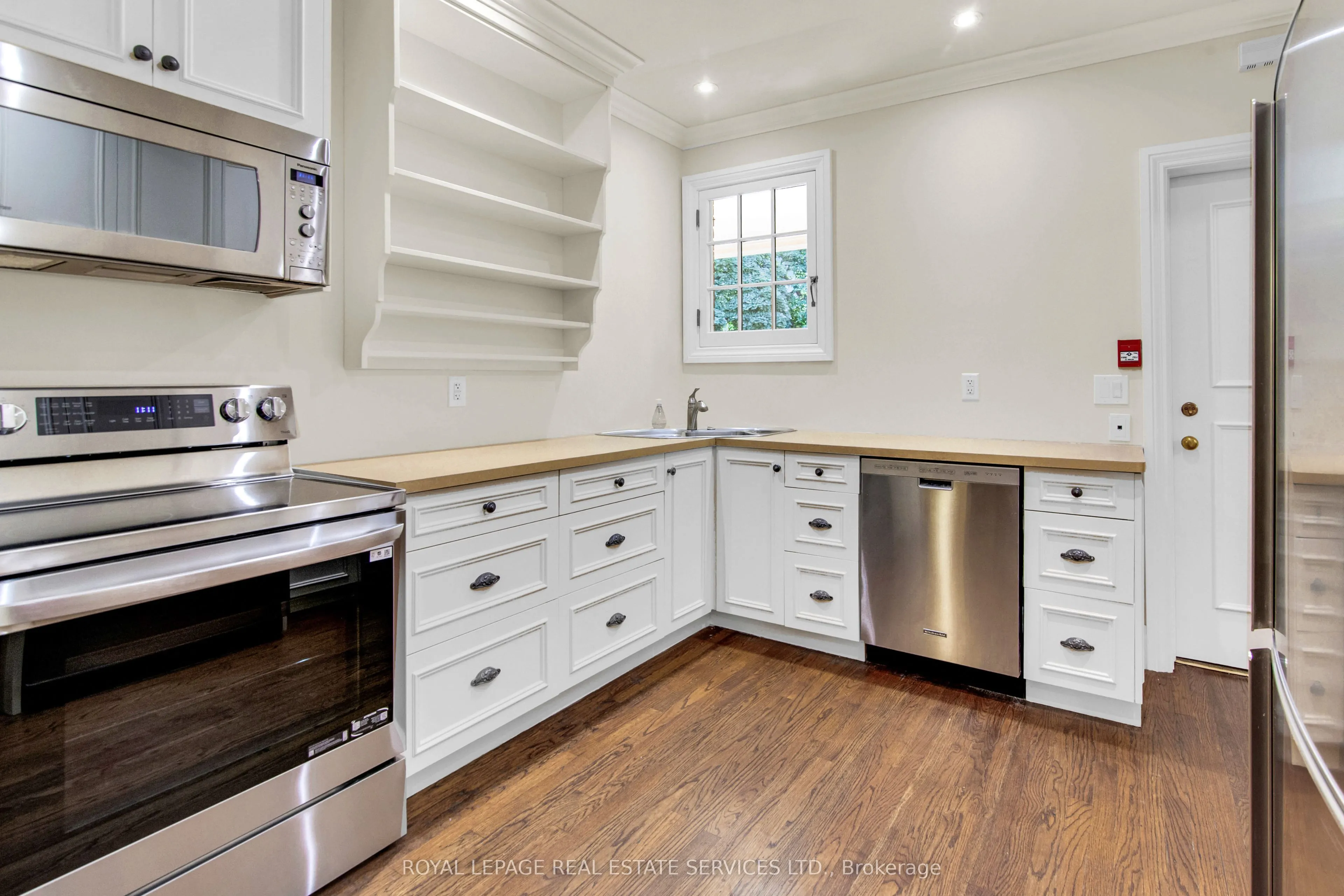 113 Chaplin Crescent #2nd Floor