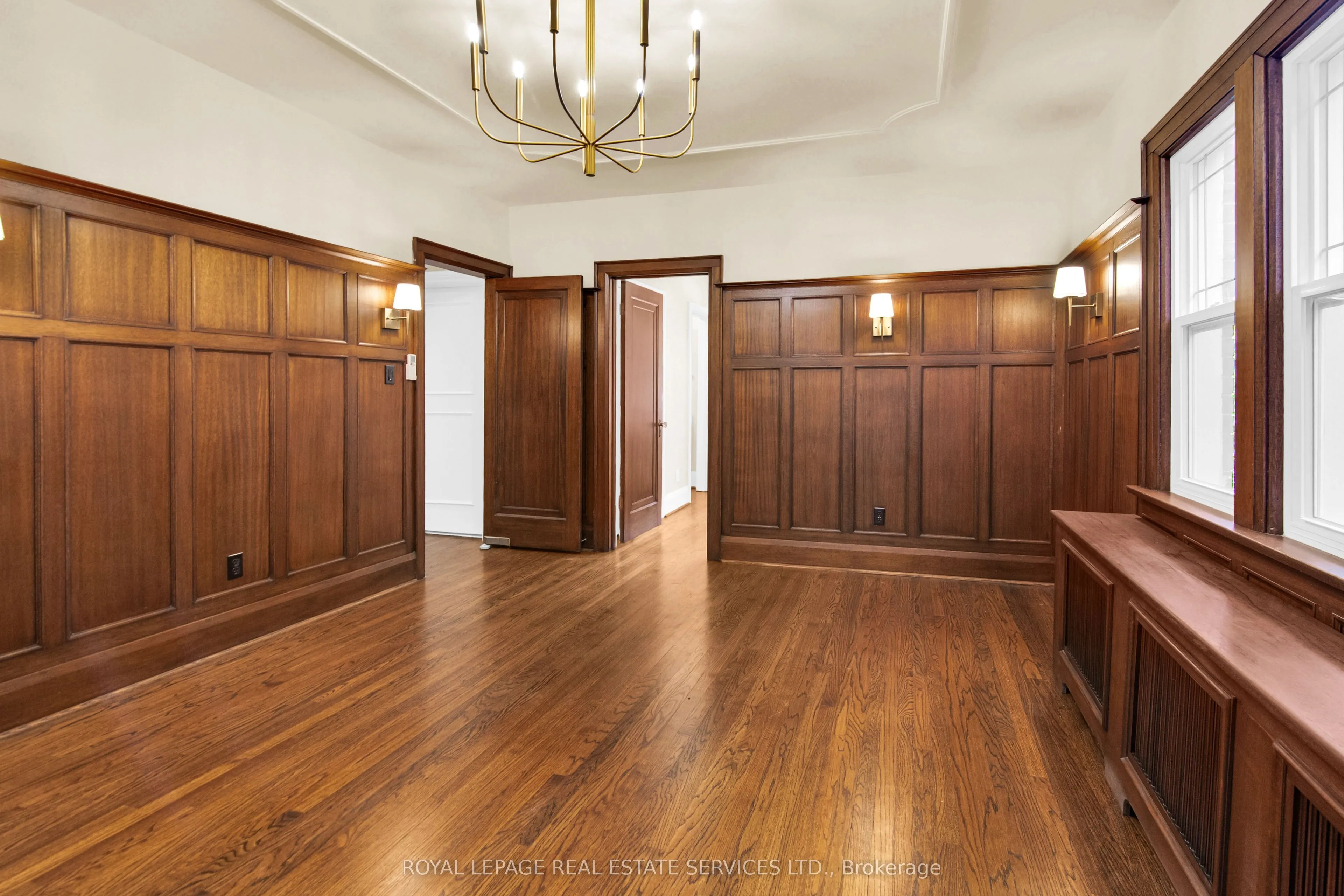 113 Chaplin Crescent #2nd Floor
