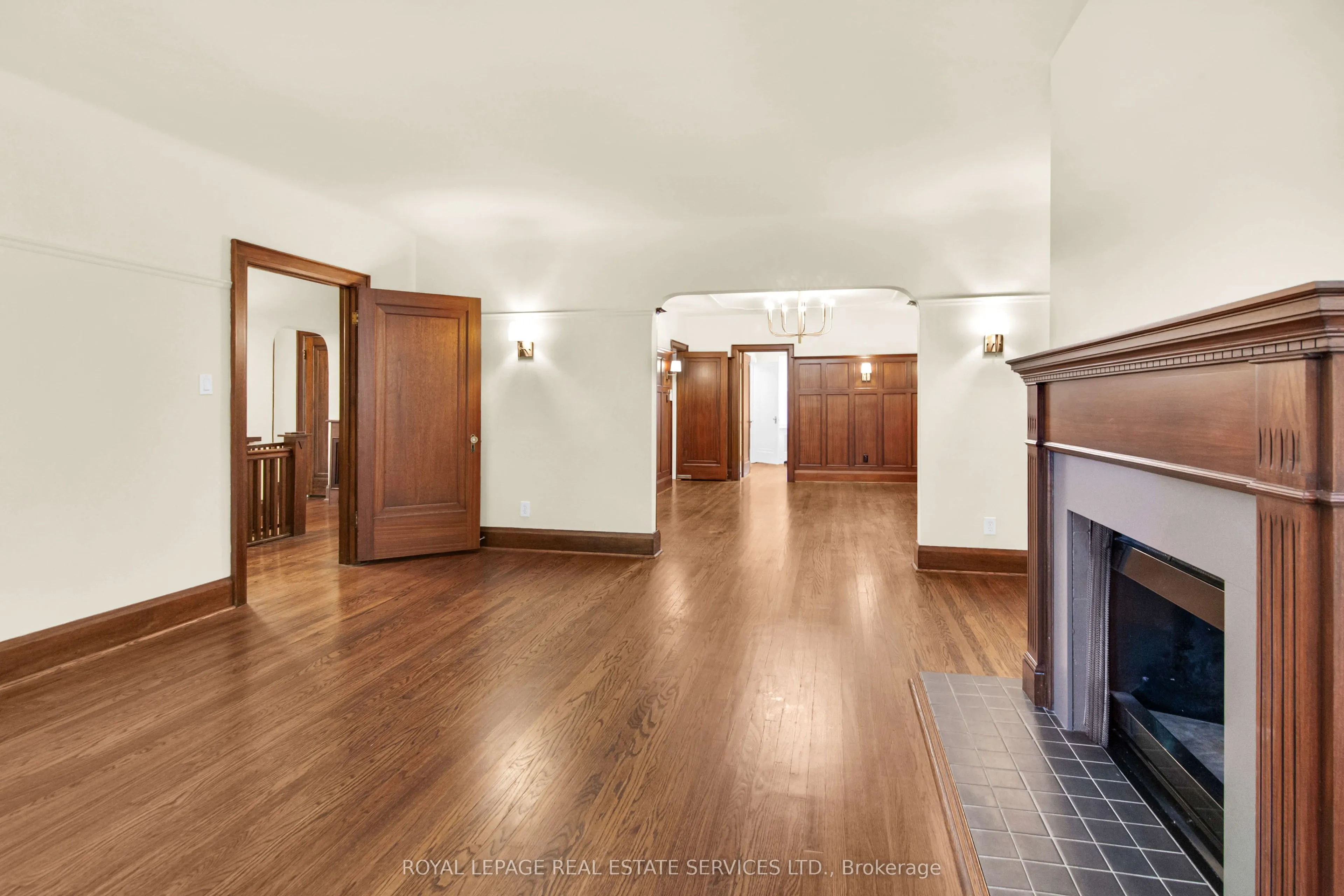 113 Chaplin Crescent #2nd Floor