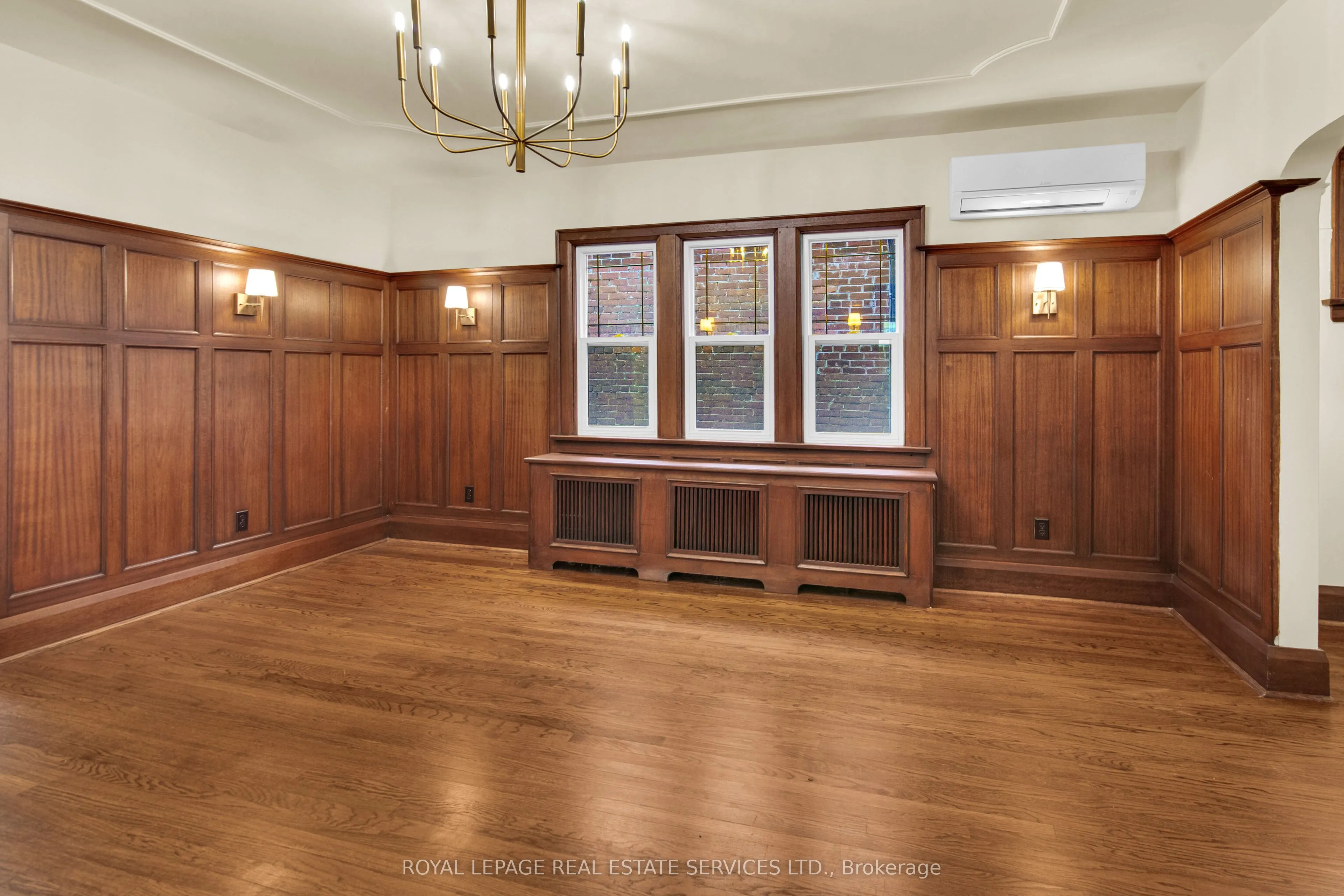 113 Chaplin Crescent #2nd Floor
