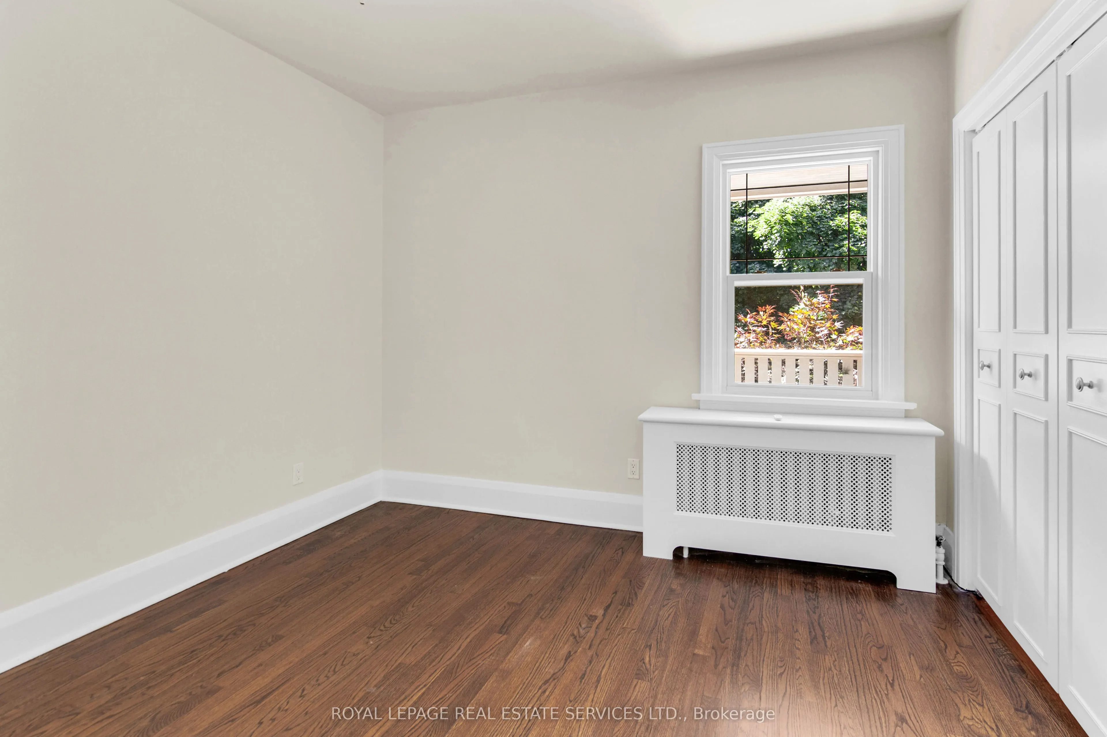 113 Chaplin Crescent #2nd Floor