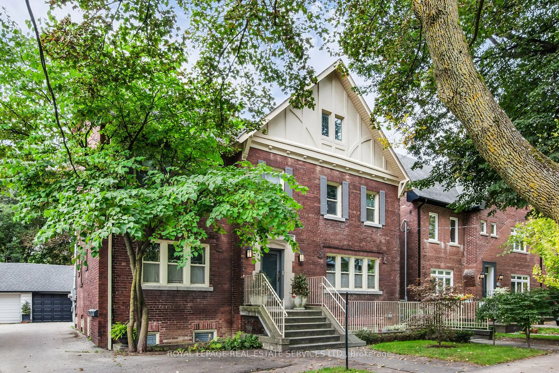 113 Chaplin Crescent #2nd Floor