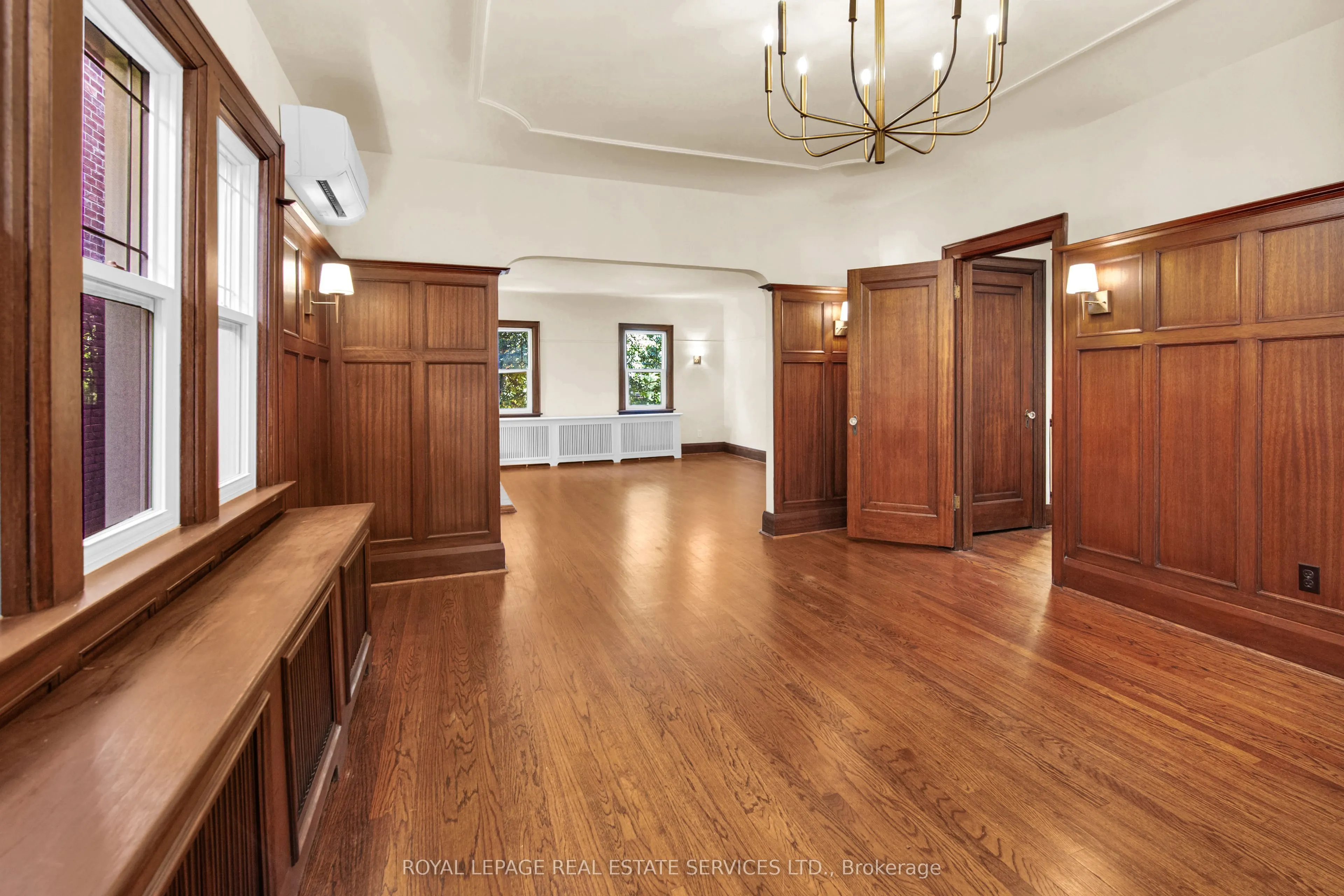 113 Chaplin Crescent #2nd Floor