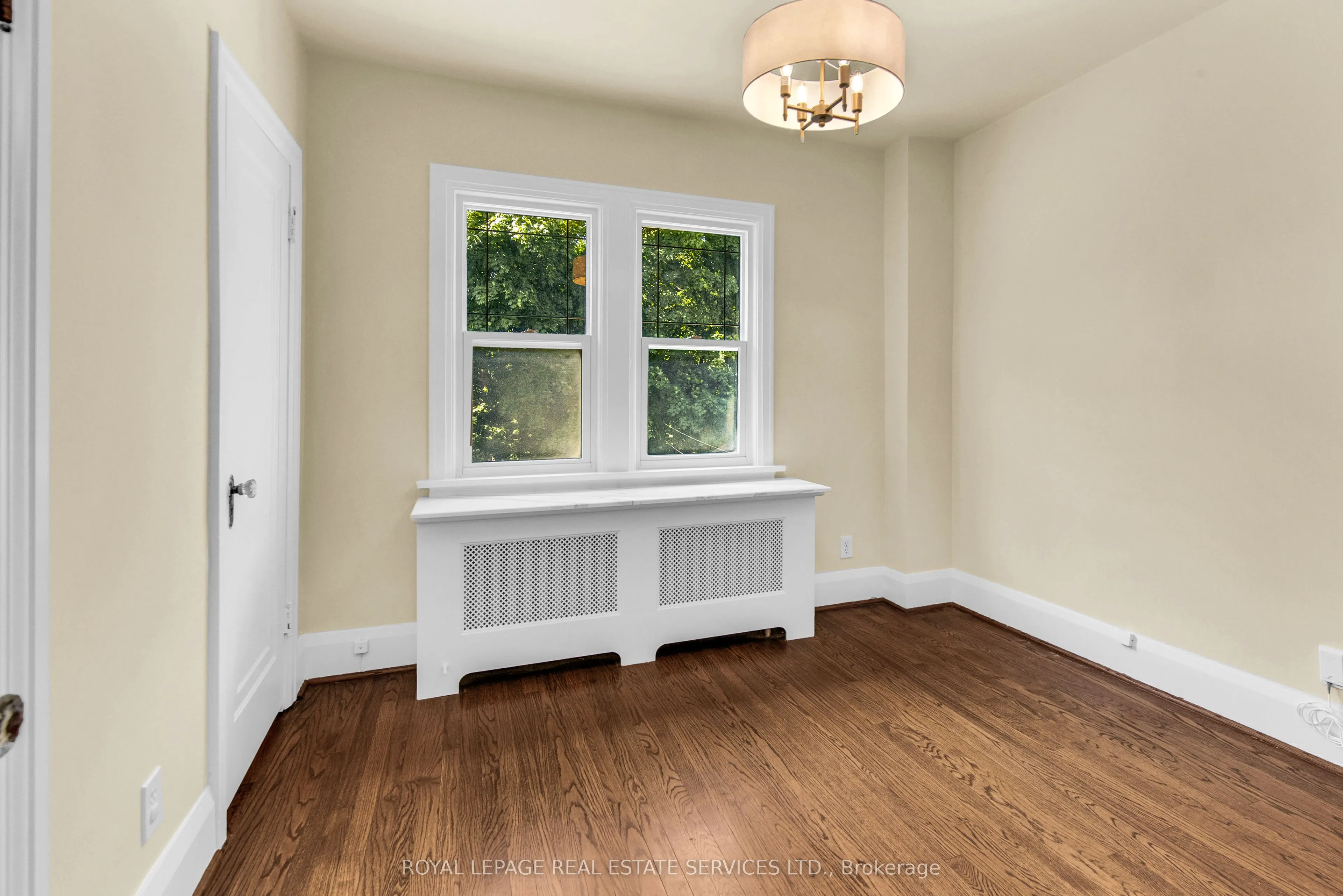113 Chaplin Crescent #2nd Floor