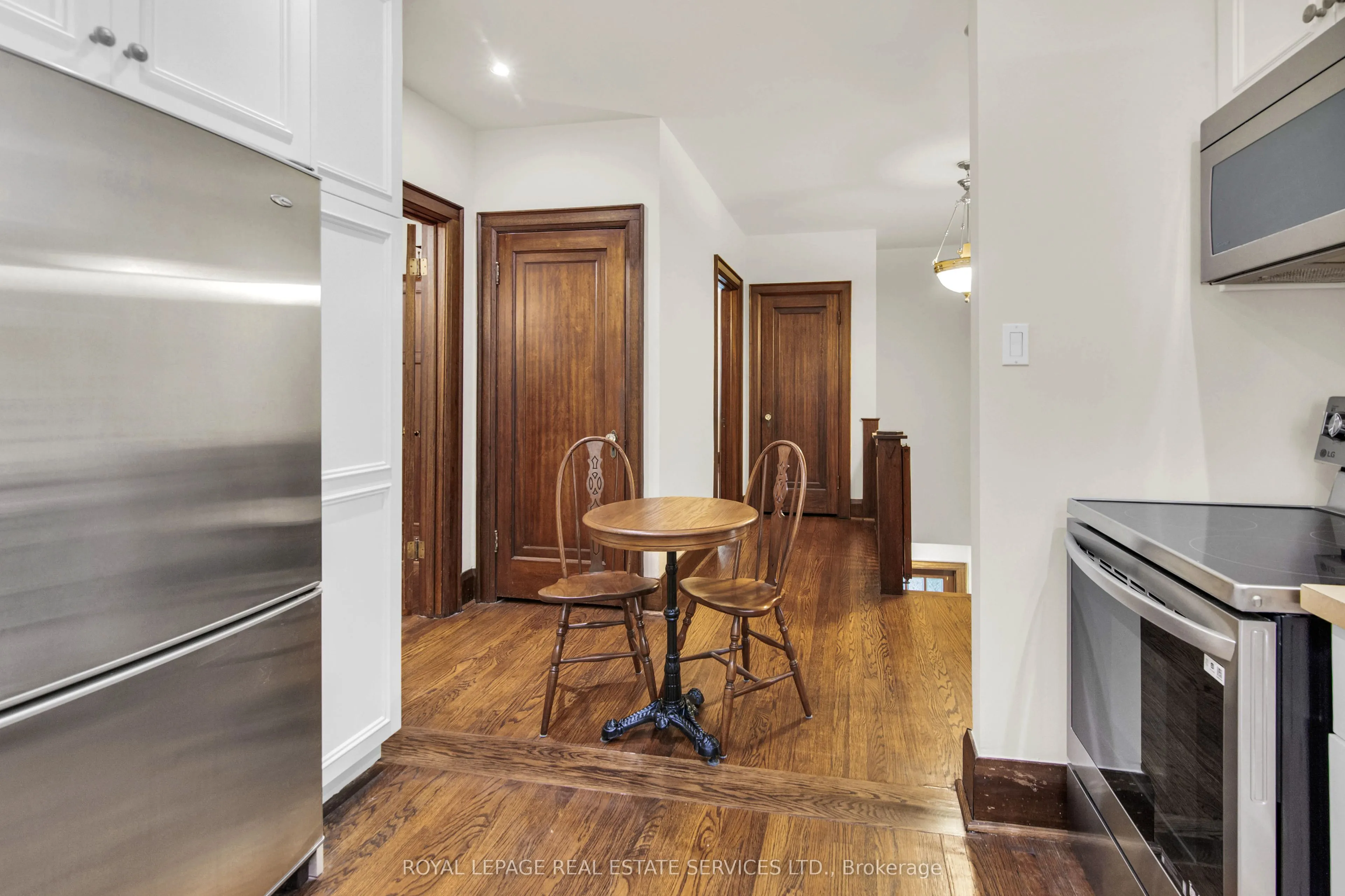 113 Chaplin Crescent #2nd Floor