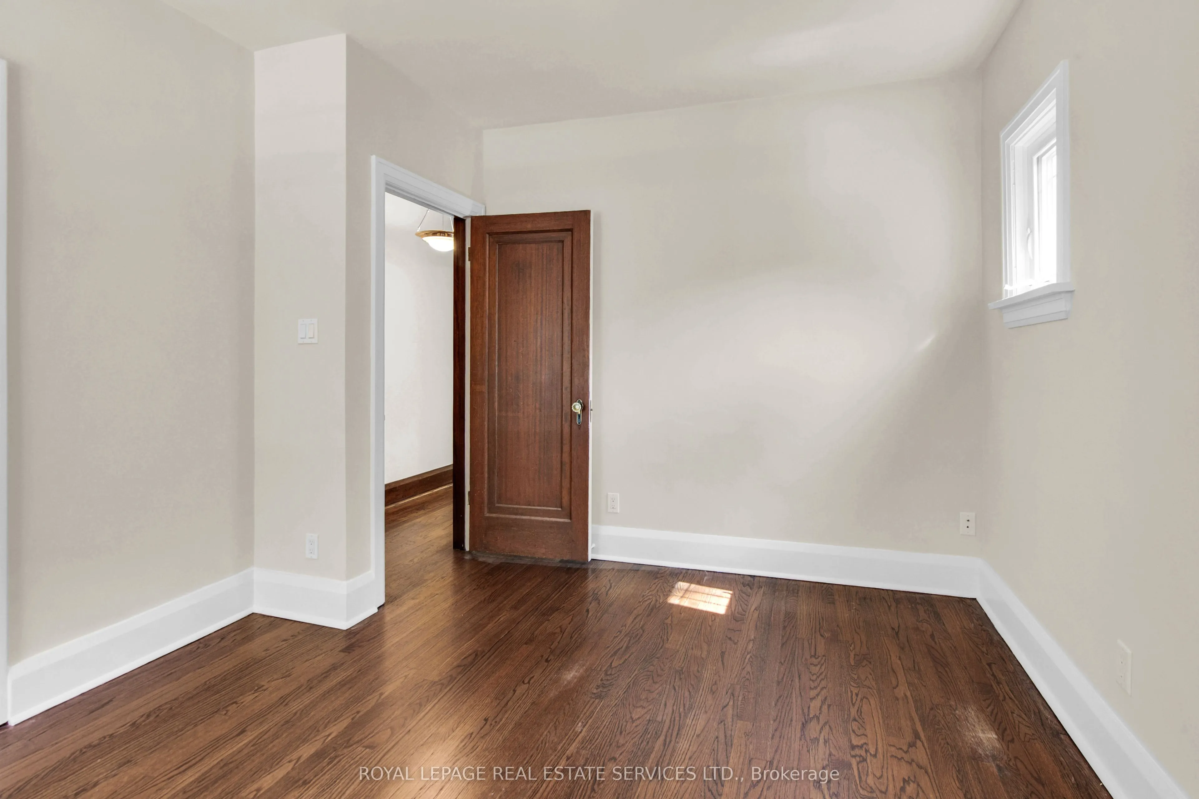 113 Chaplin Crescent #2nd Floor