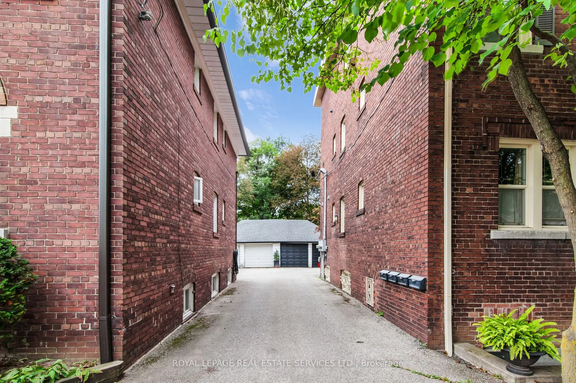 113 Chaplin Crescent #2nd Floor