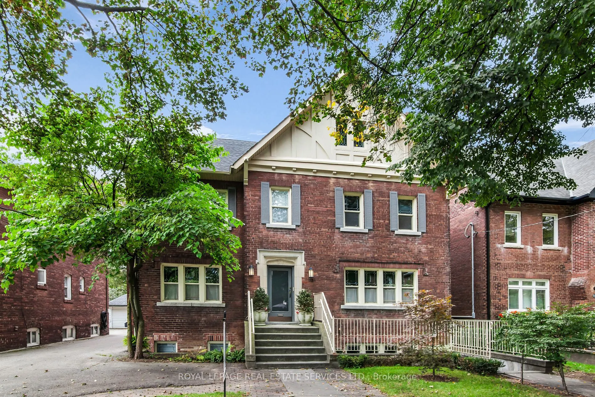 113 Chaplin Crescent #2nd Floor