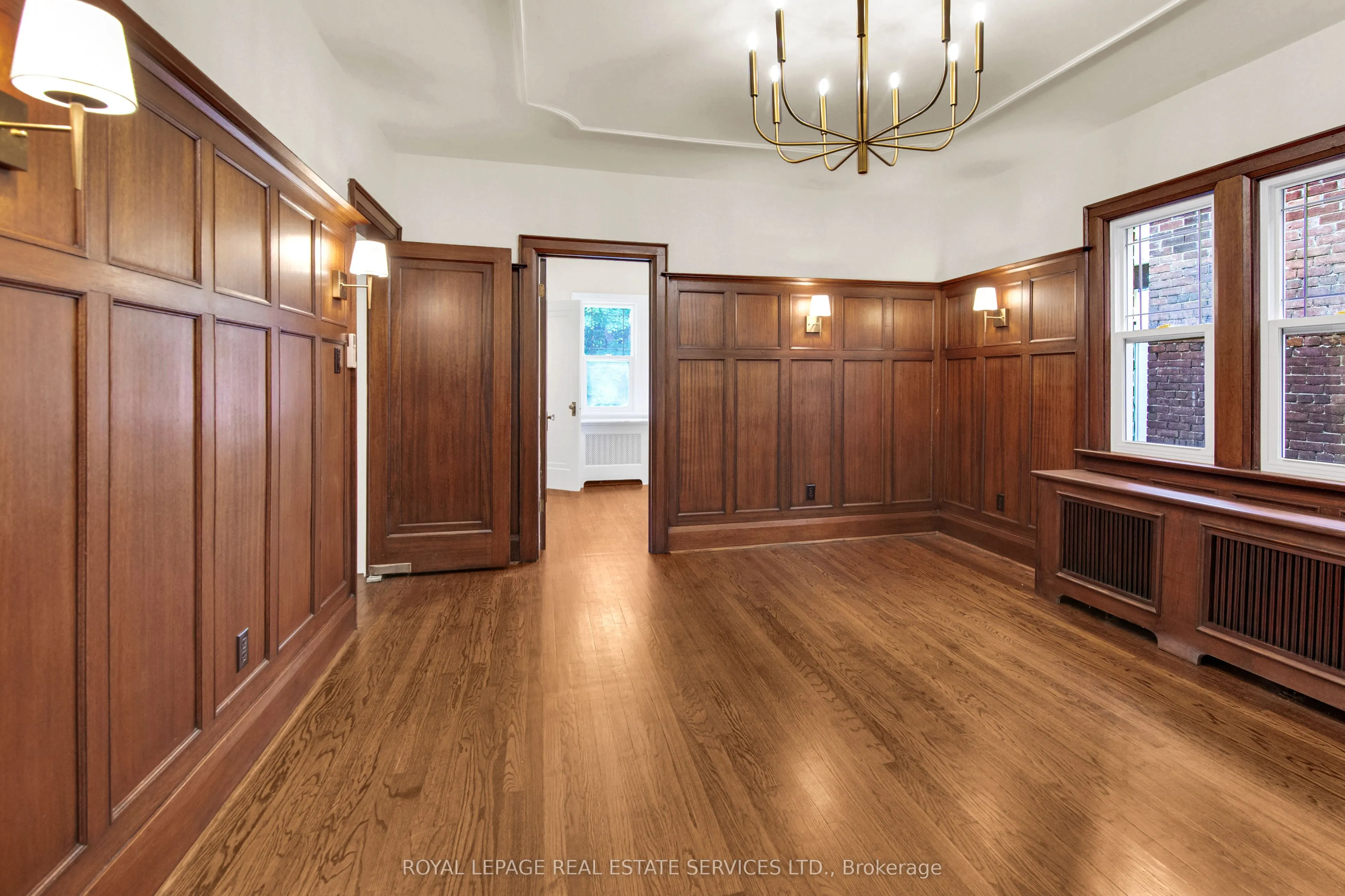 113 Chaplin Crescent #2nd Floor