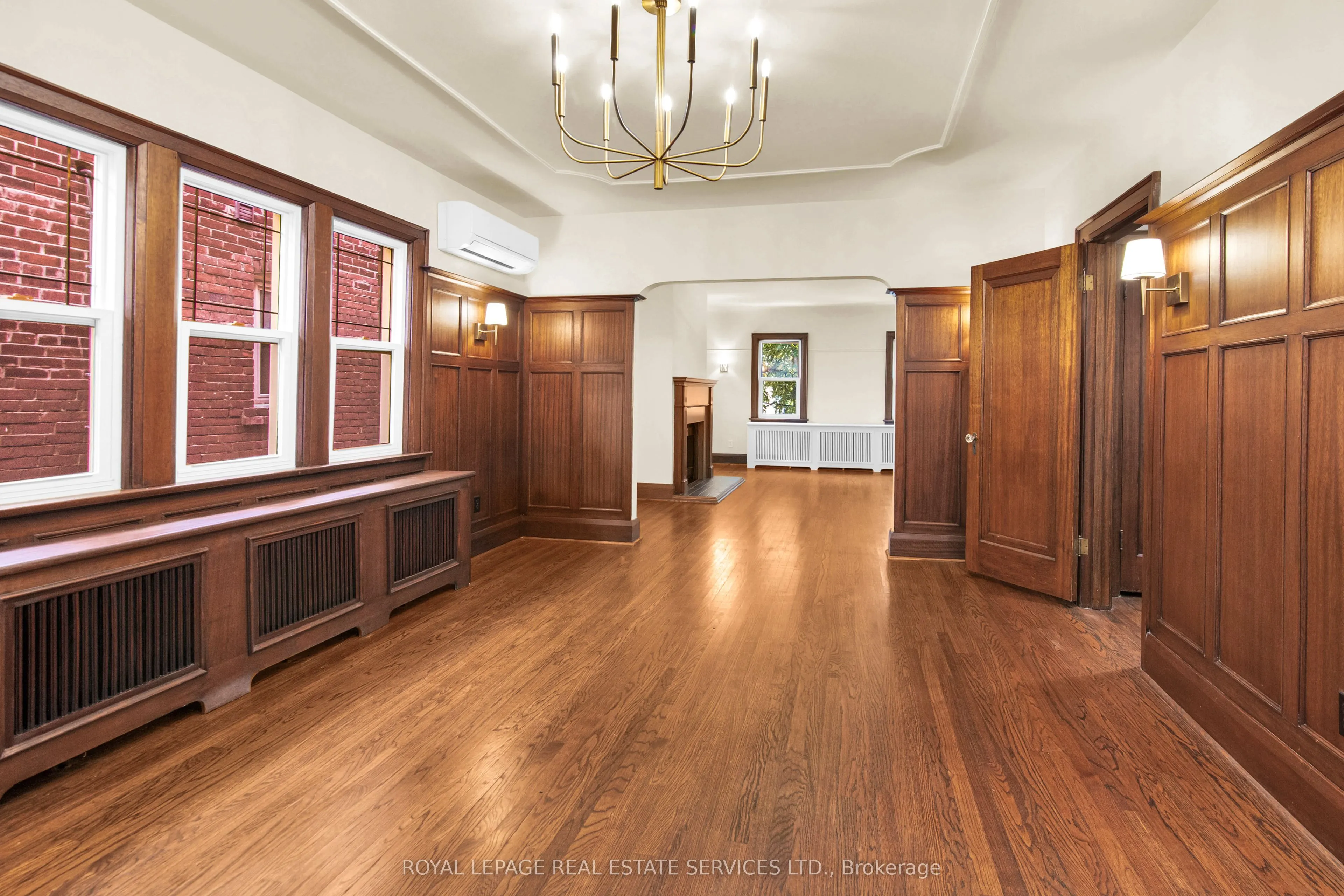 113 Chaplin Crescent #2nd Floor