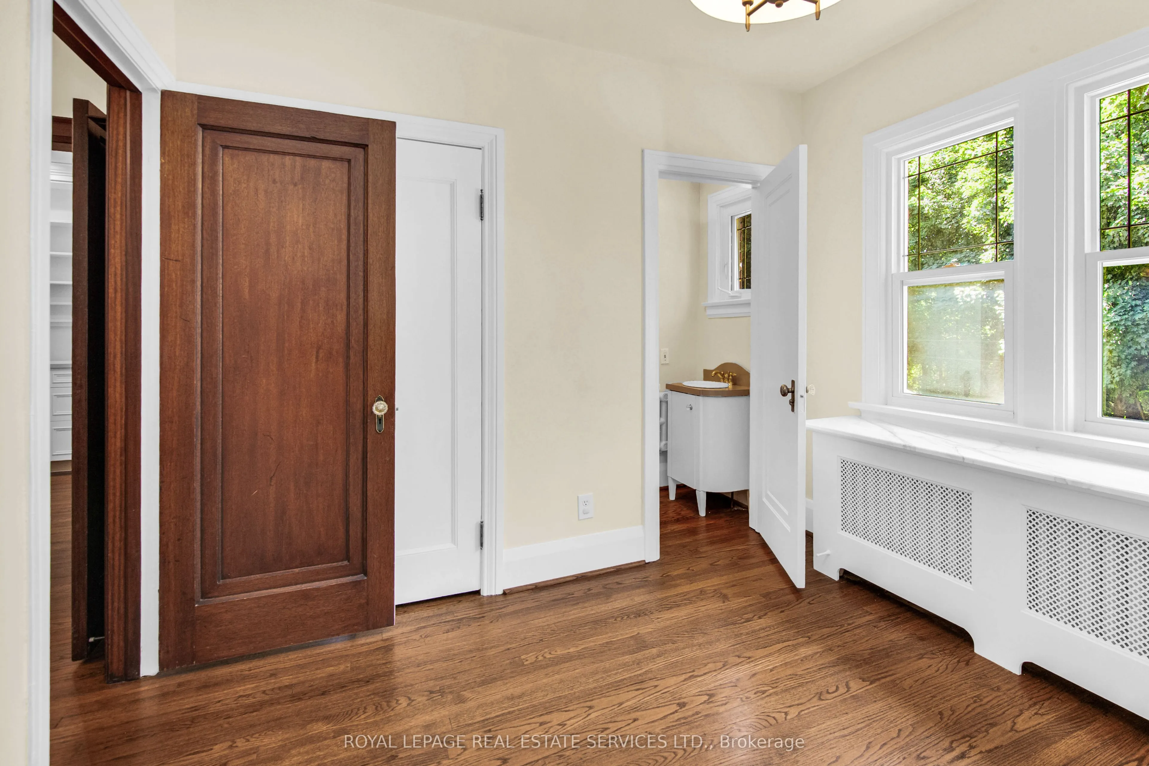 113 Chaplin Crescent #2nd Floor