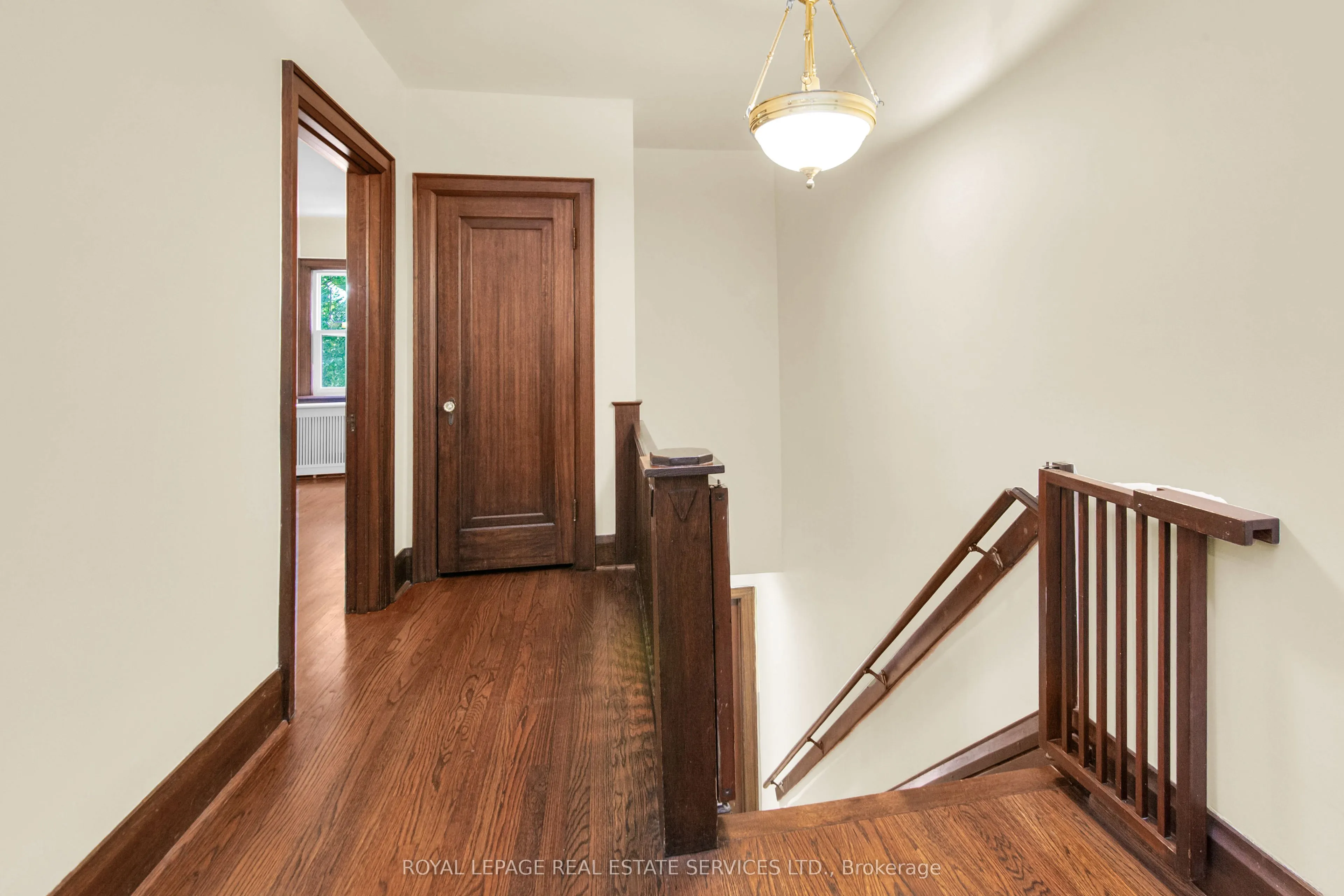 113 Chaplin Crescent #2nd Floor
