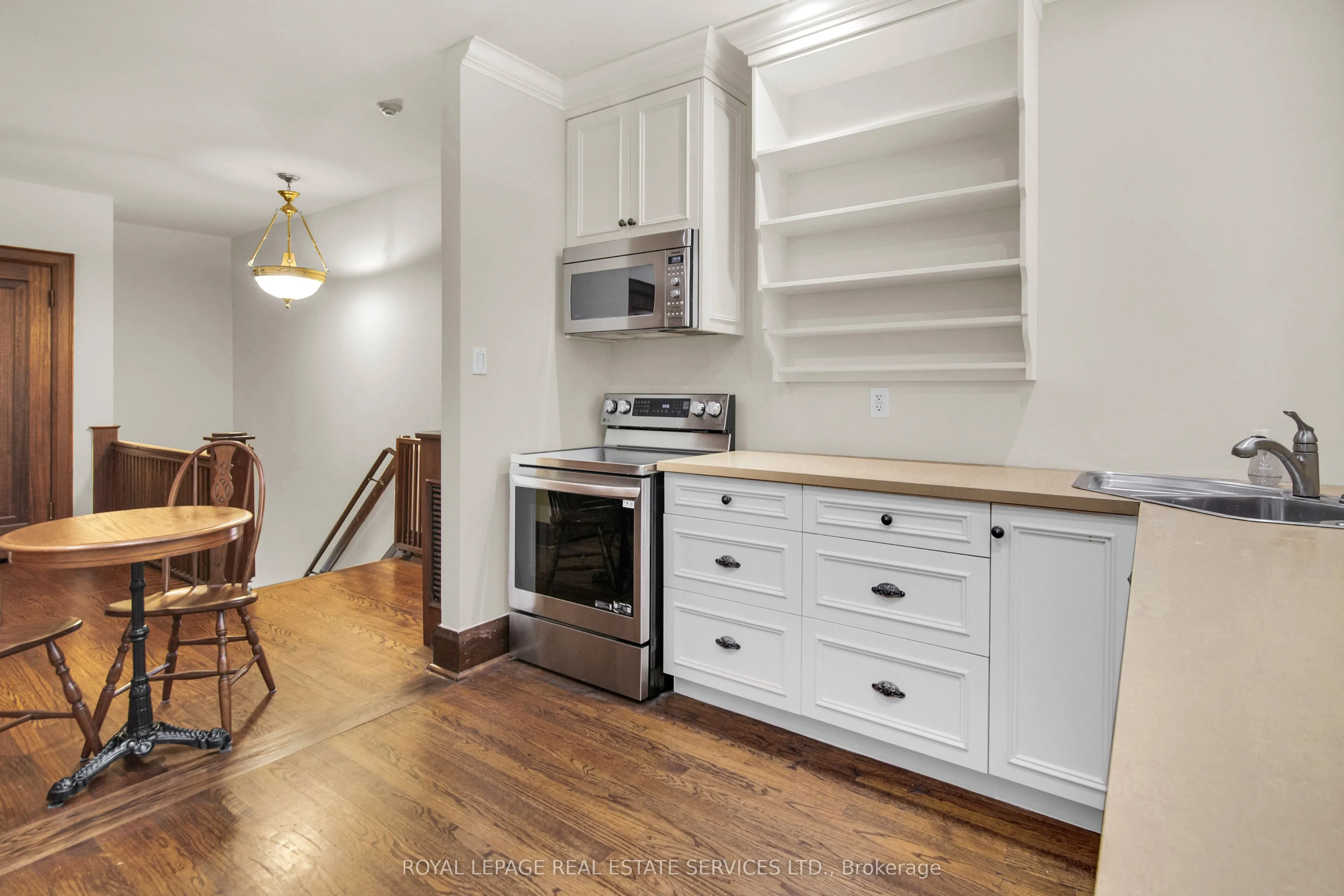 113 Chaplin Crescent #2nd Floor