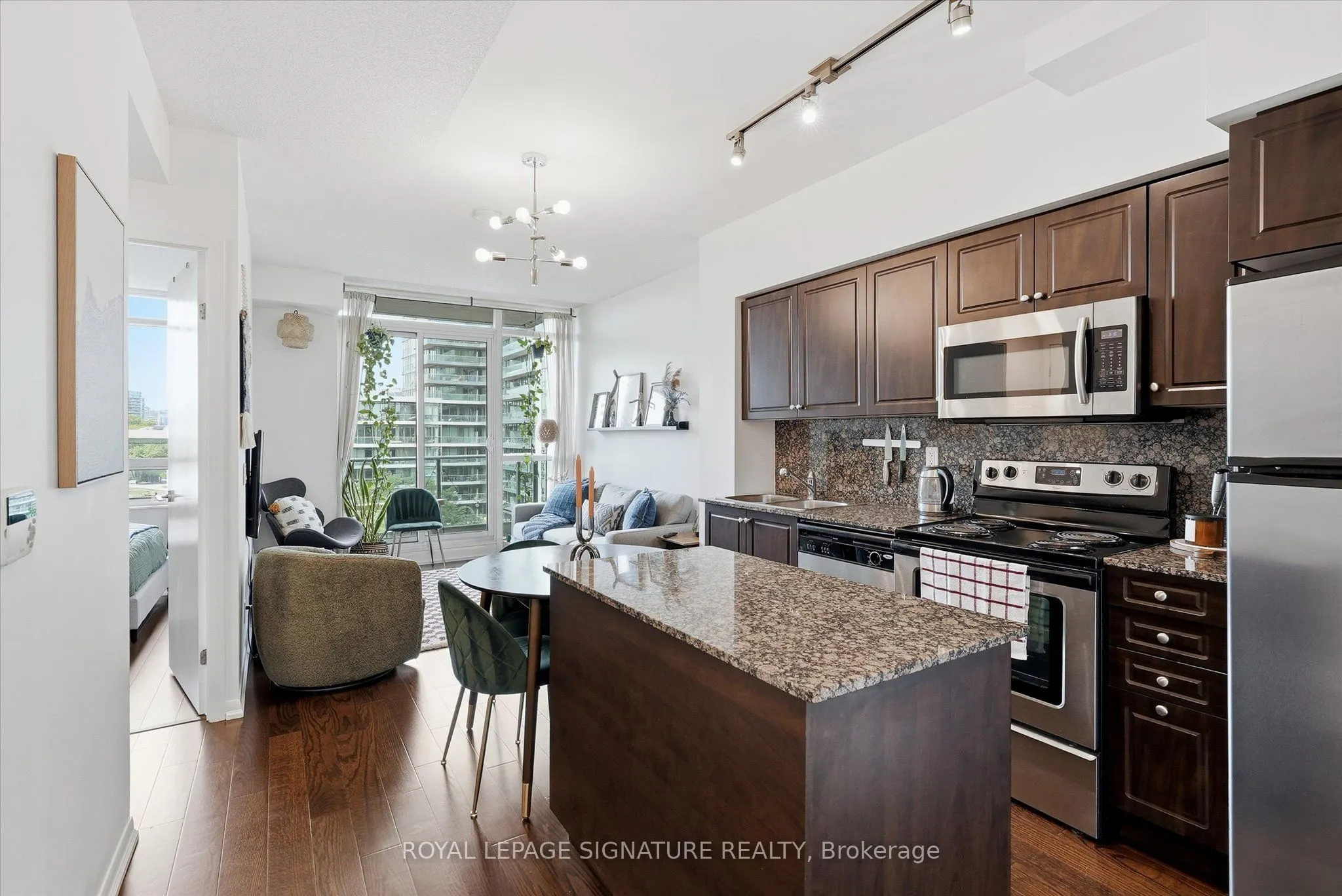 215 Fort York Boulevard #711