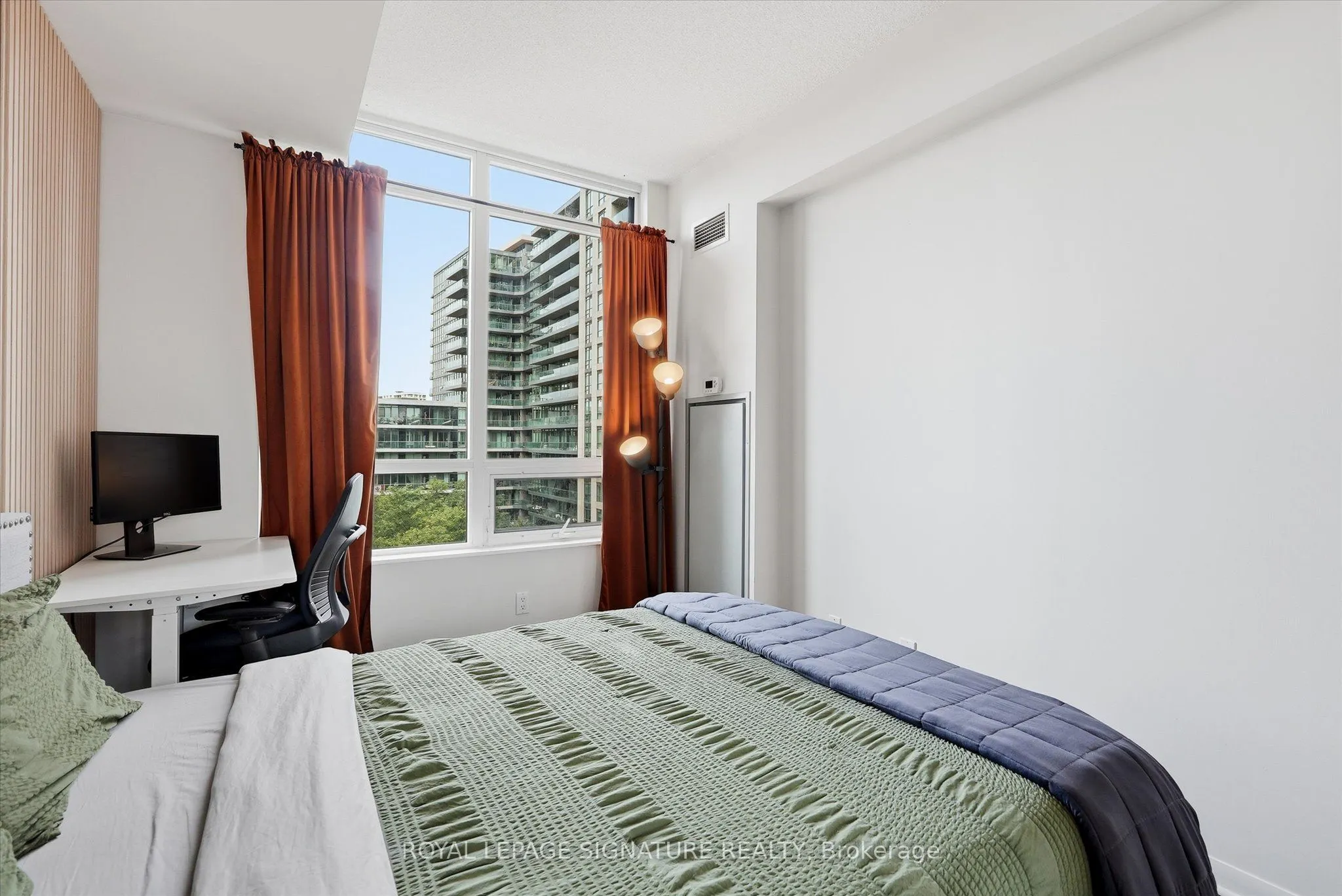 215 Fort York Boulevard #711
