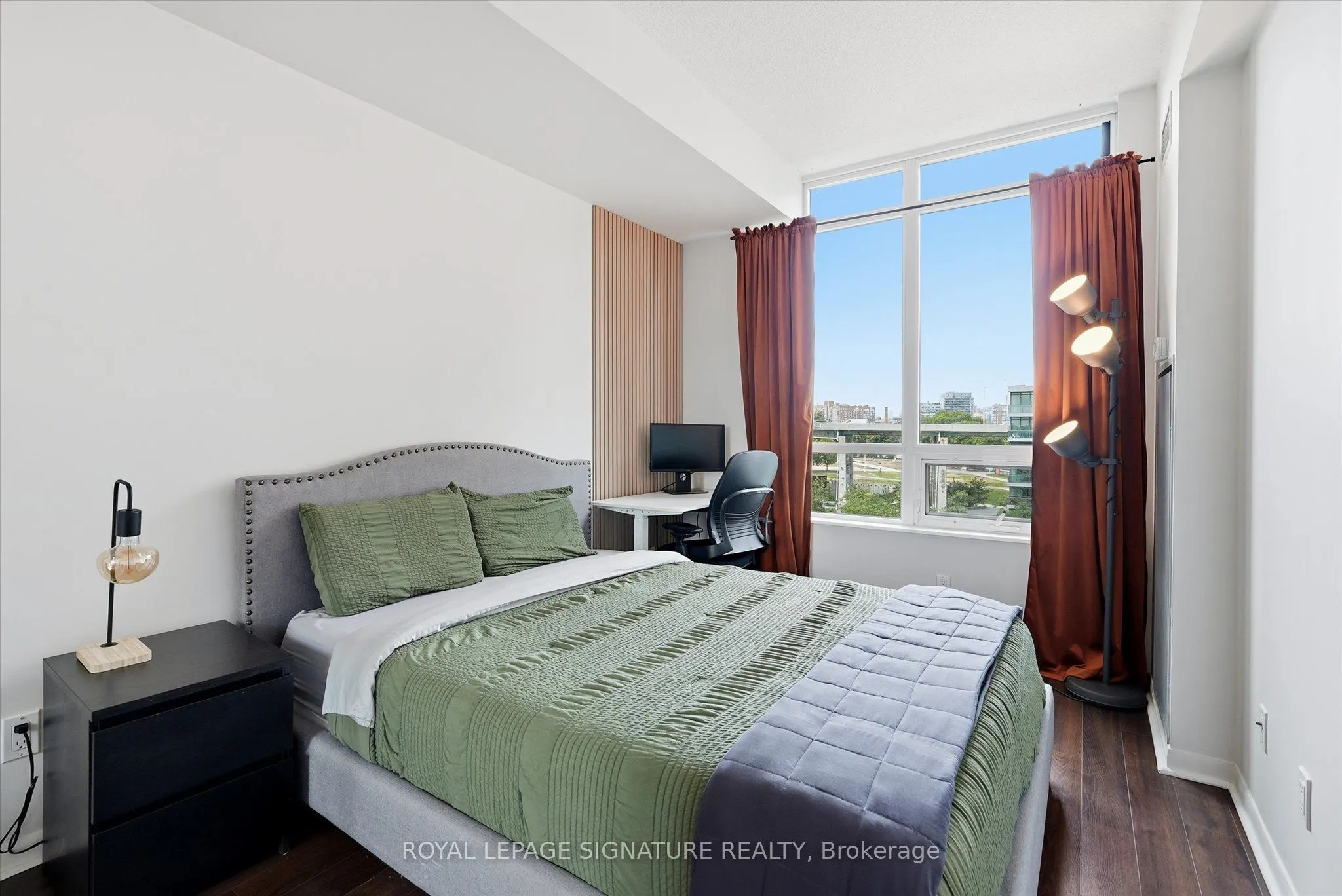 215 Fort York Boulevard #711