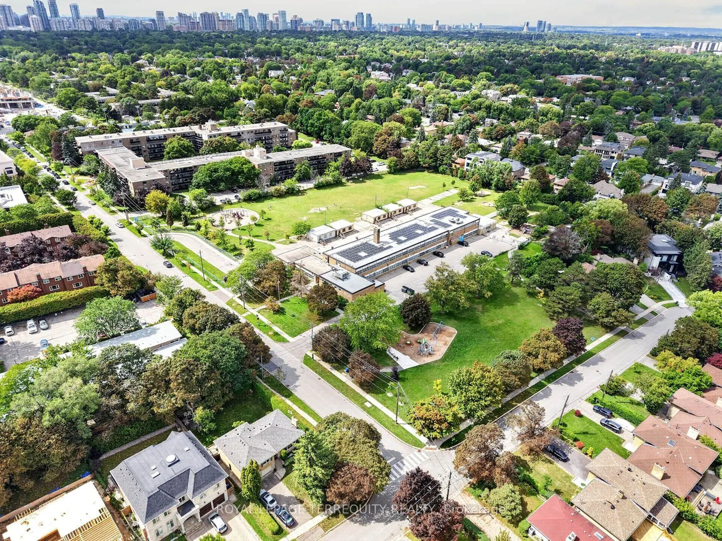 780 Sheppard Avenue E #16