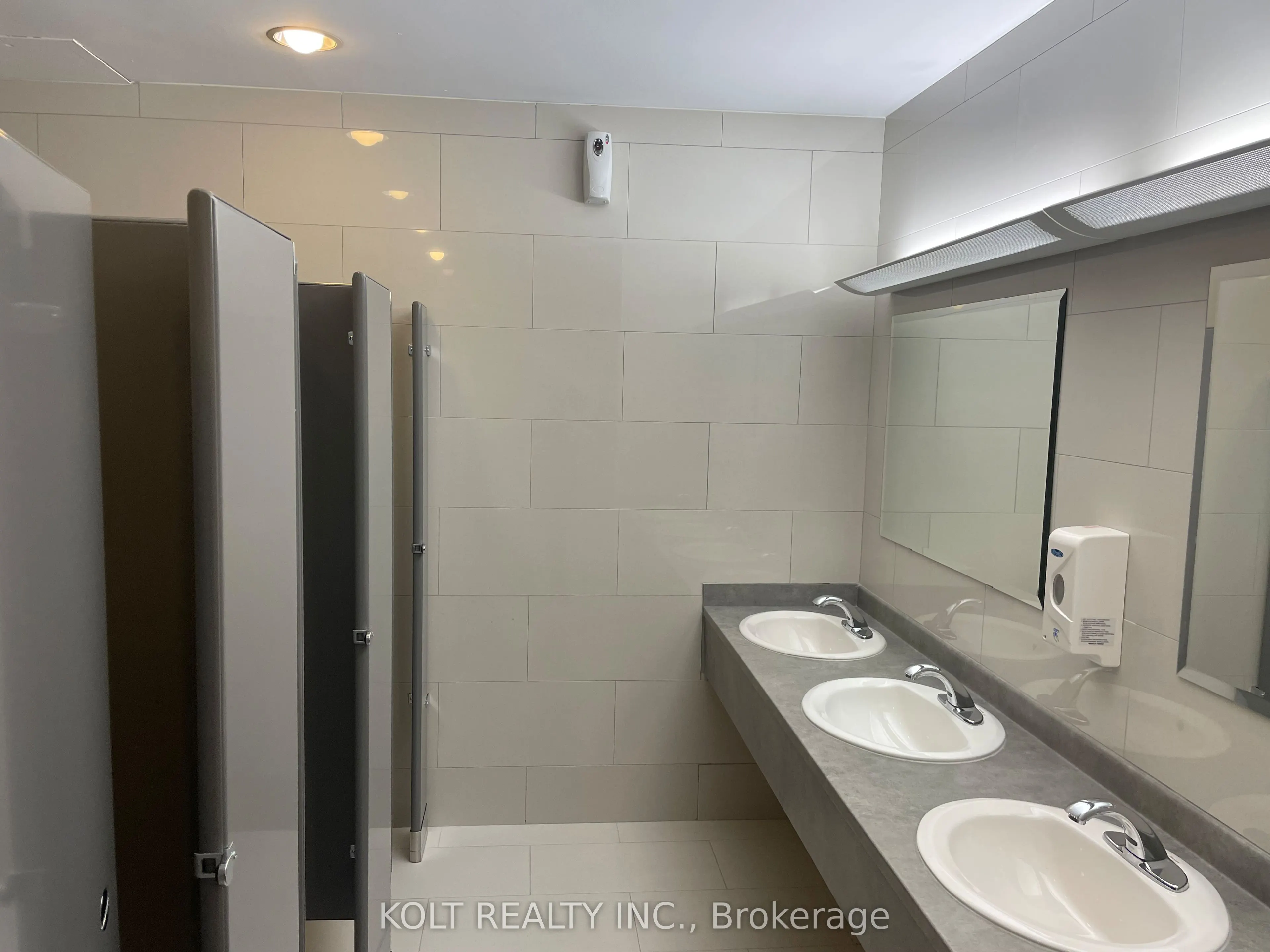 720 Spadina Avenue #304