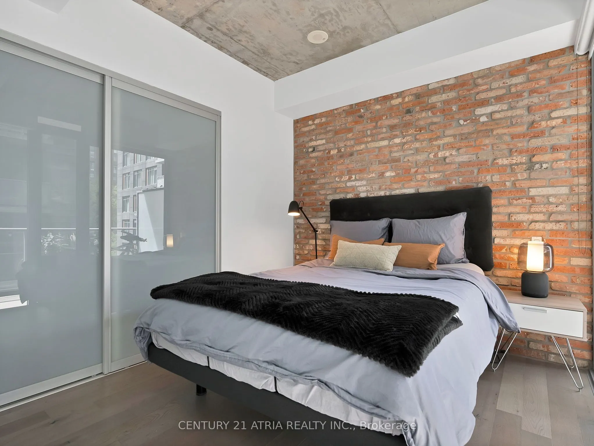 95 Bathurst Street #318