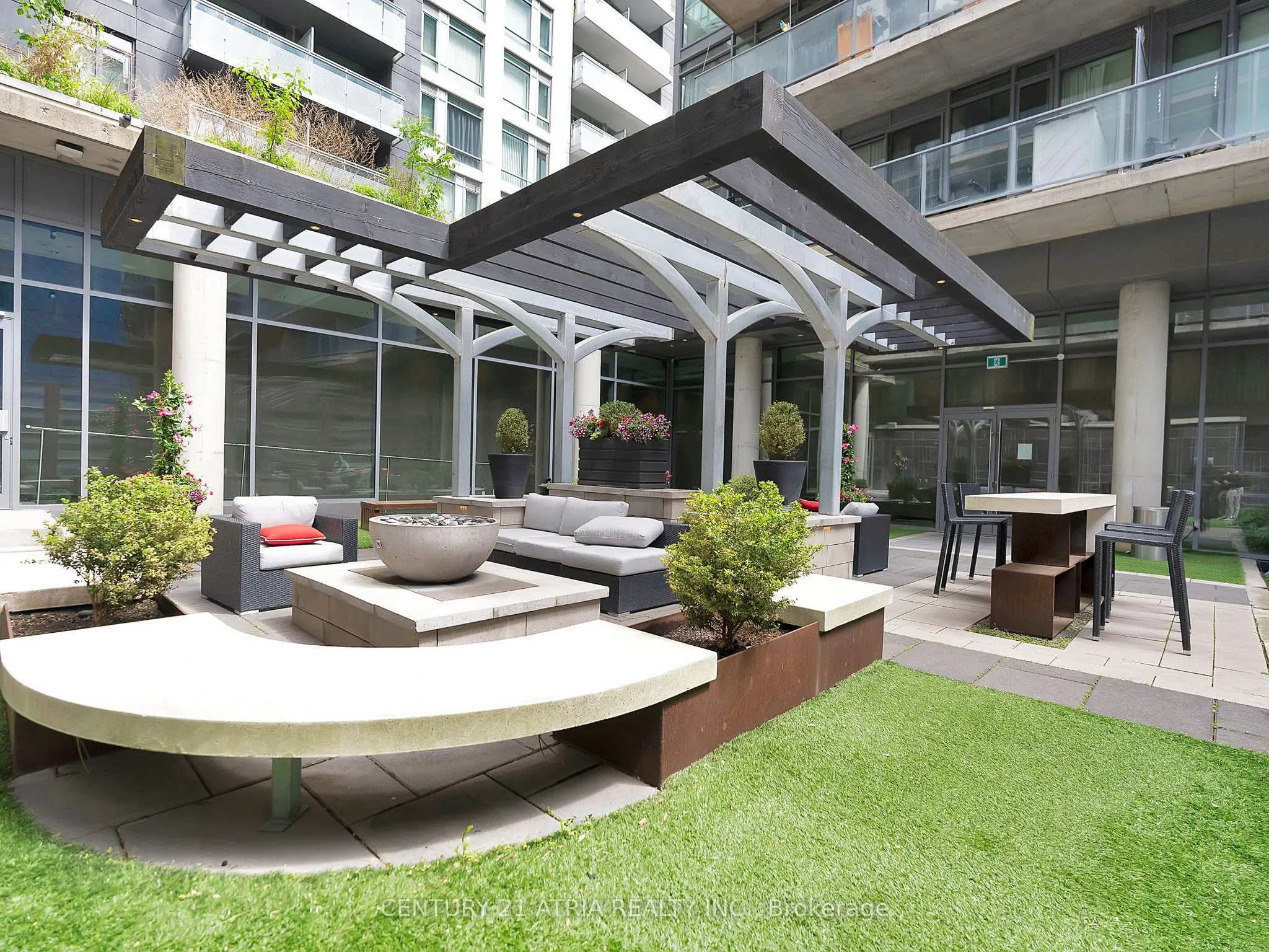 95 Bathurst Street #318