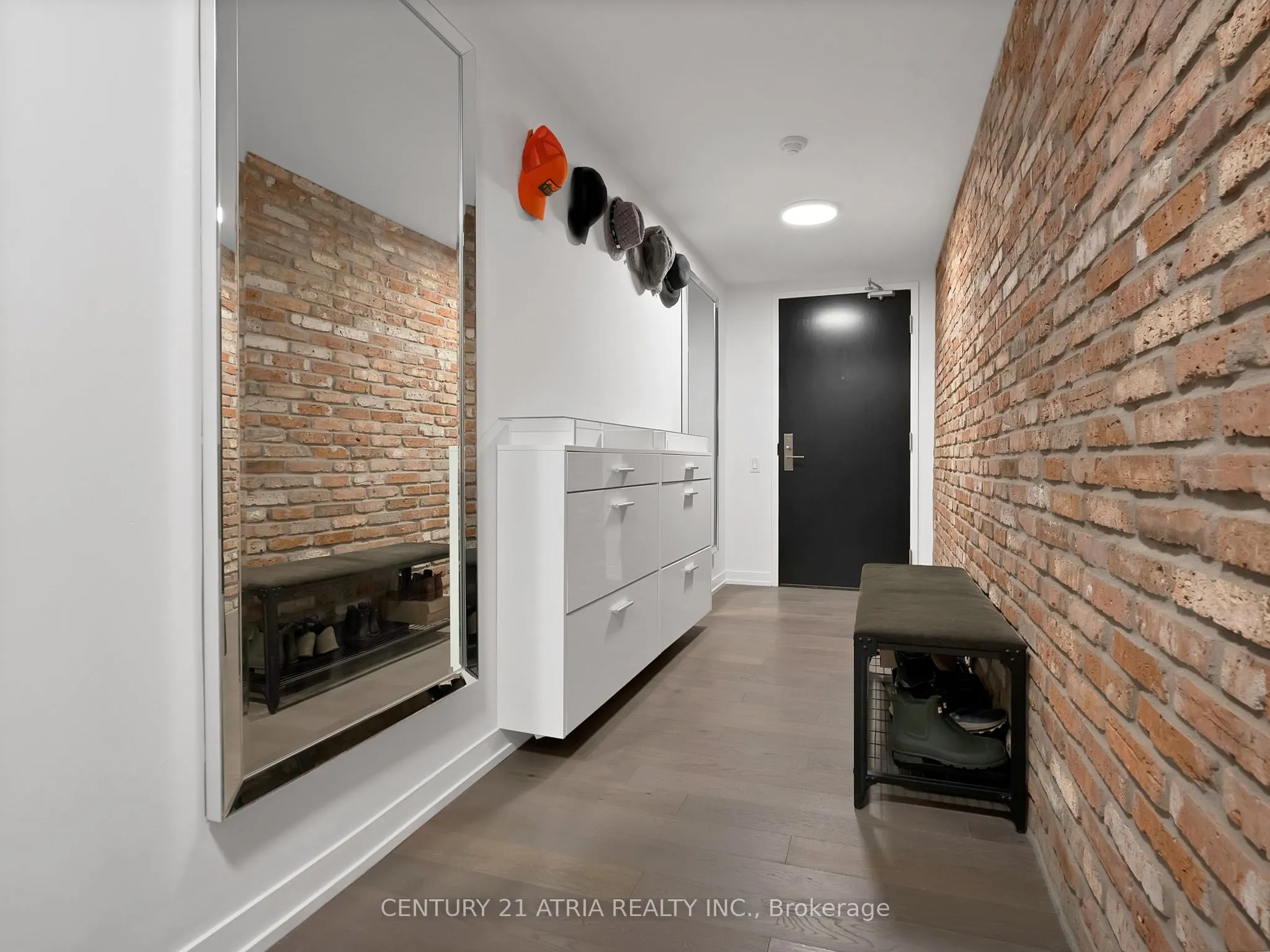 95 Bathurst Street #318