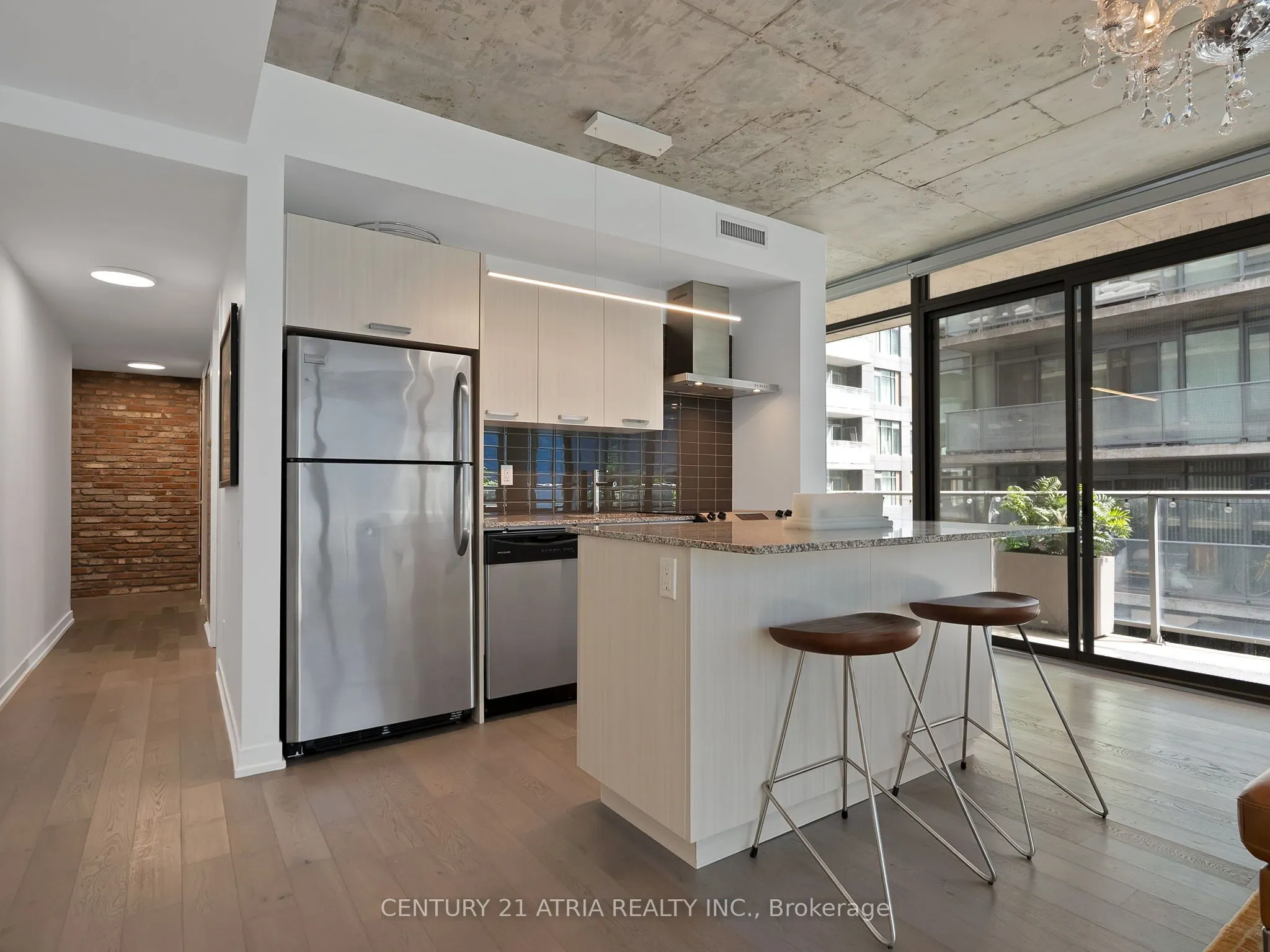 95 Bathurst Street #318