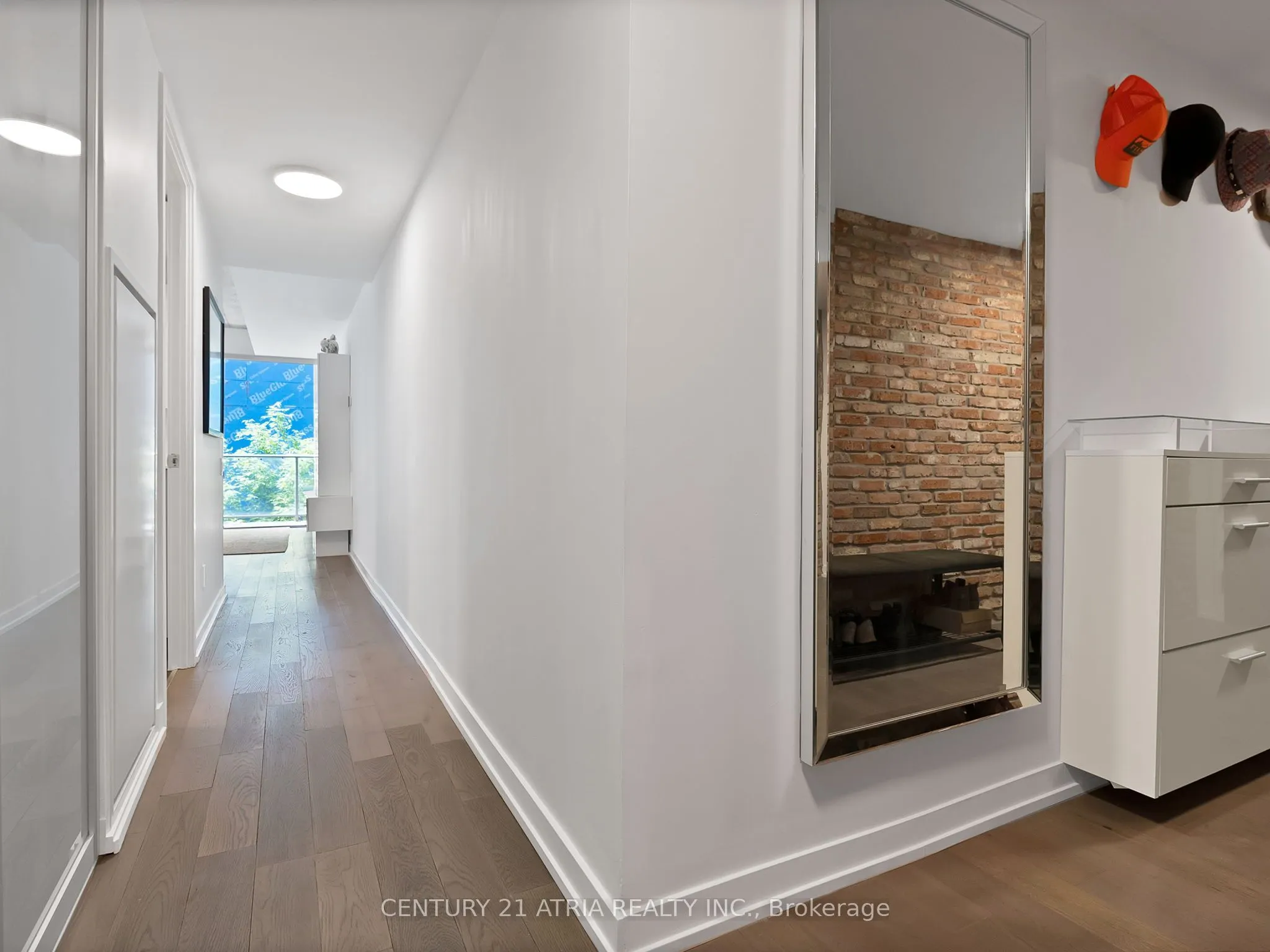 95 Bathurst Street #318