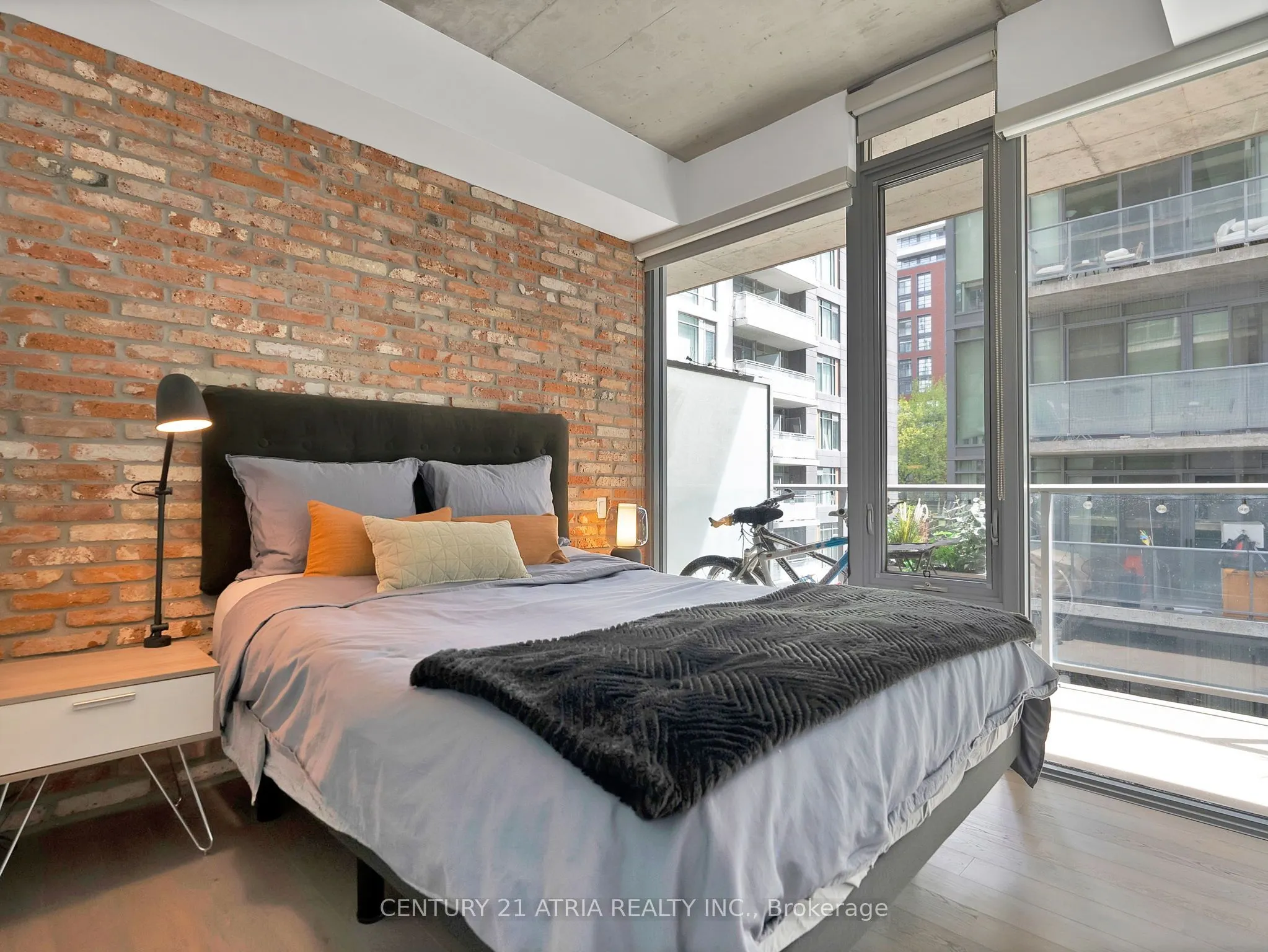95 Bathurst Street #318