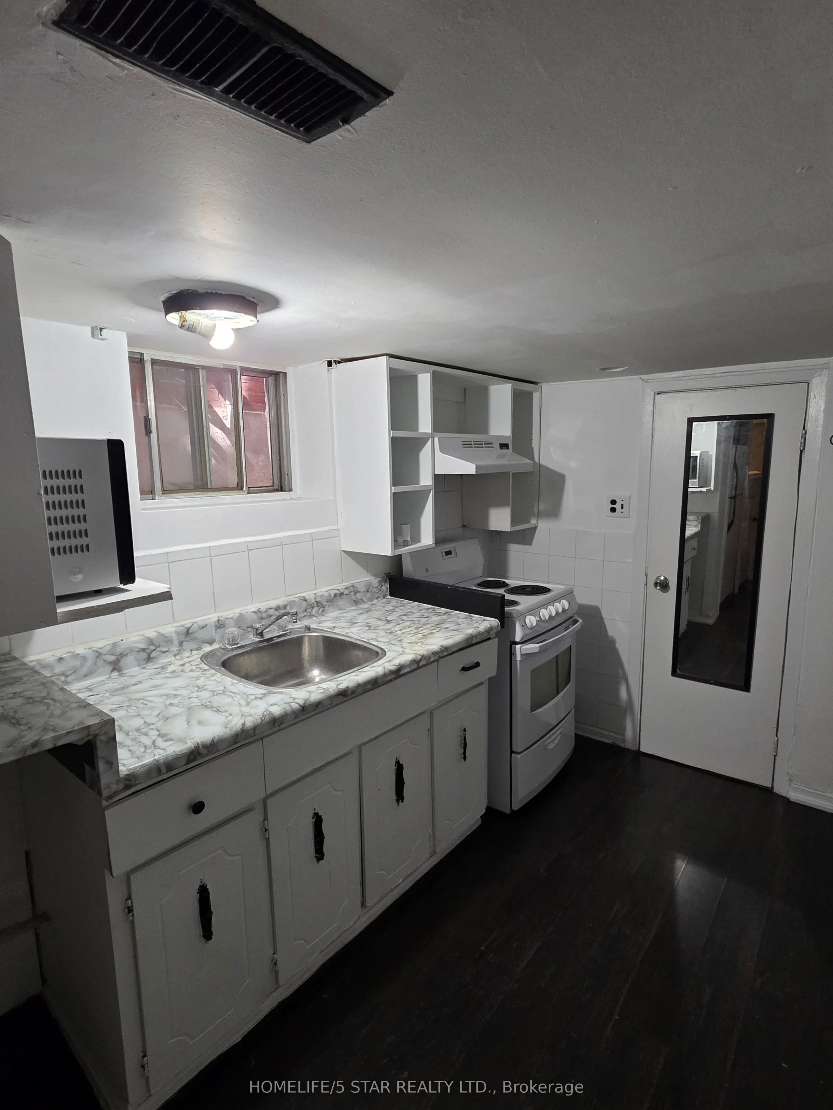 78 Dewson Street #Bsmt Apt