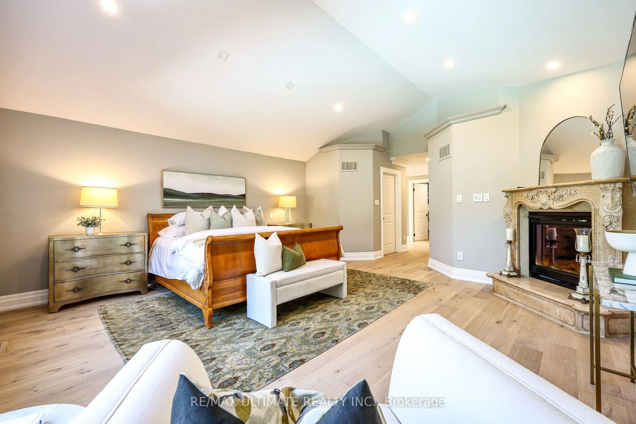 10 Field Avenue