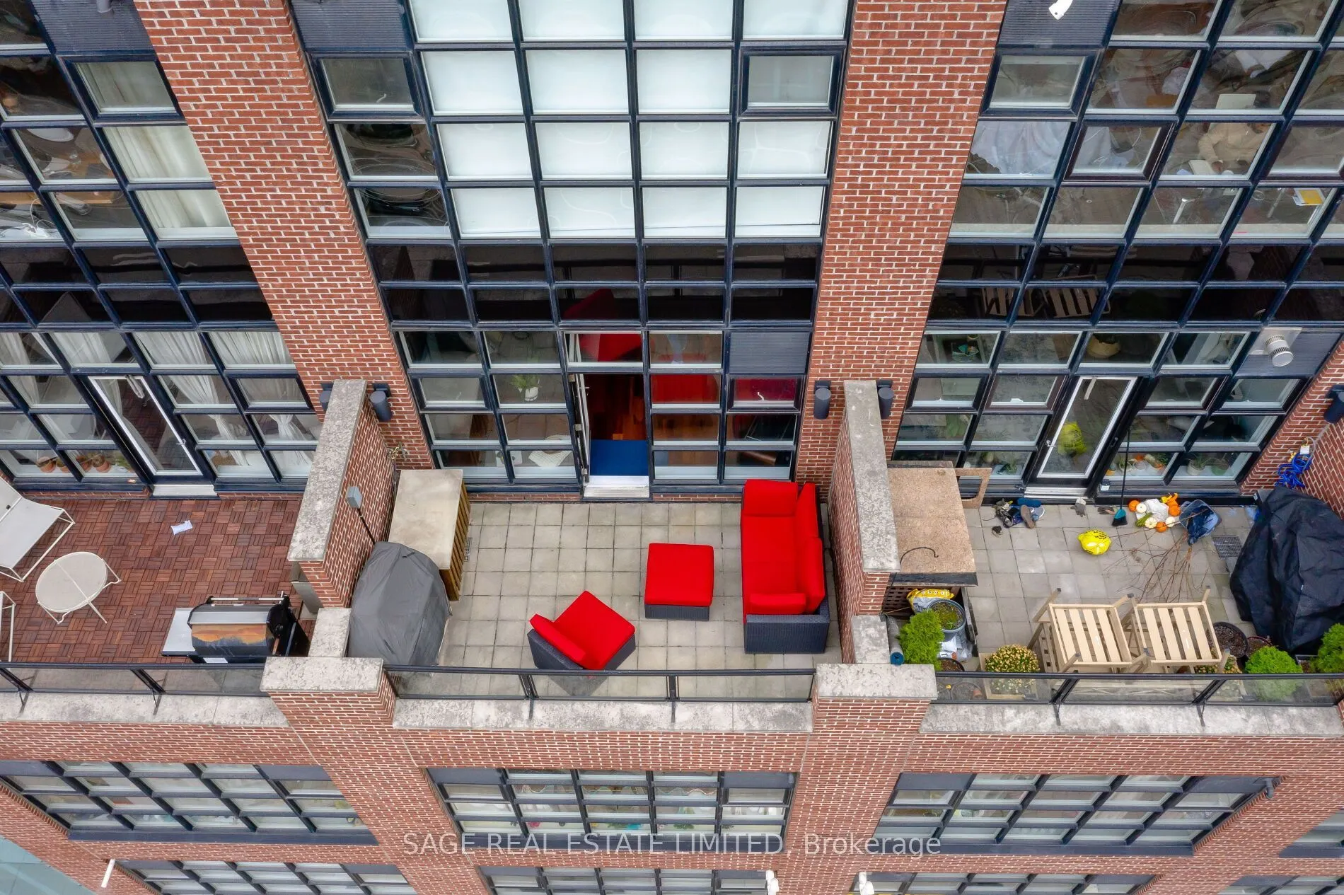 261 King Street E #402