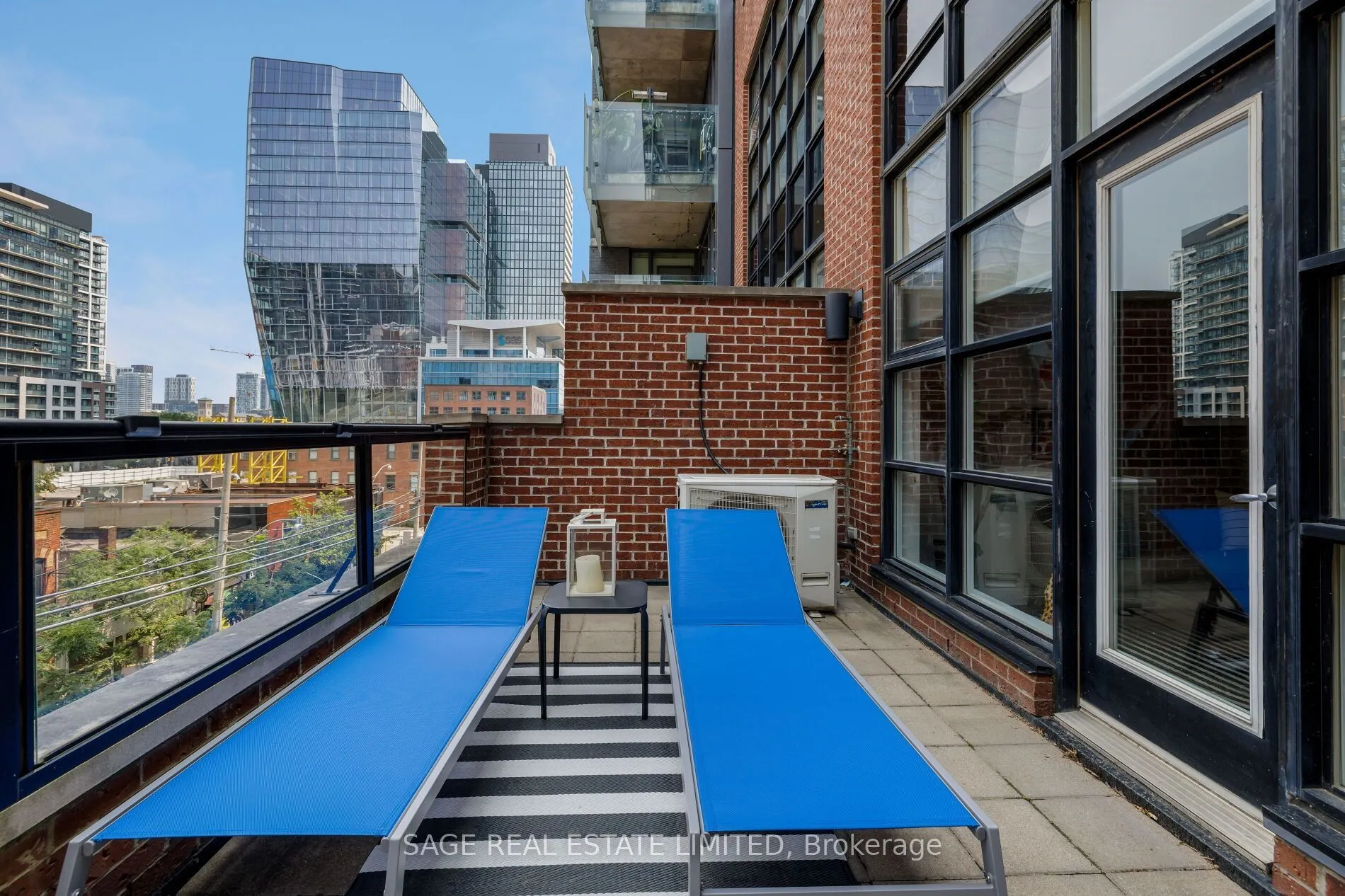 261 King Street E #402
