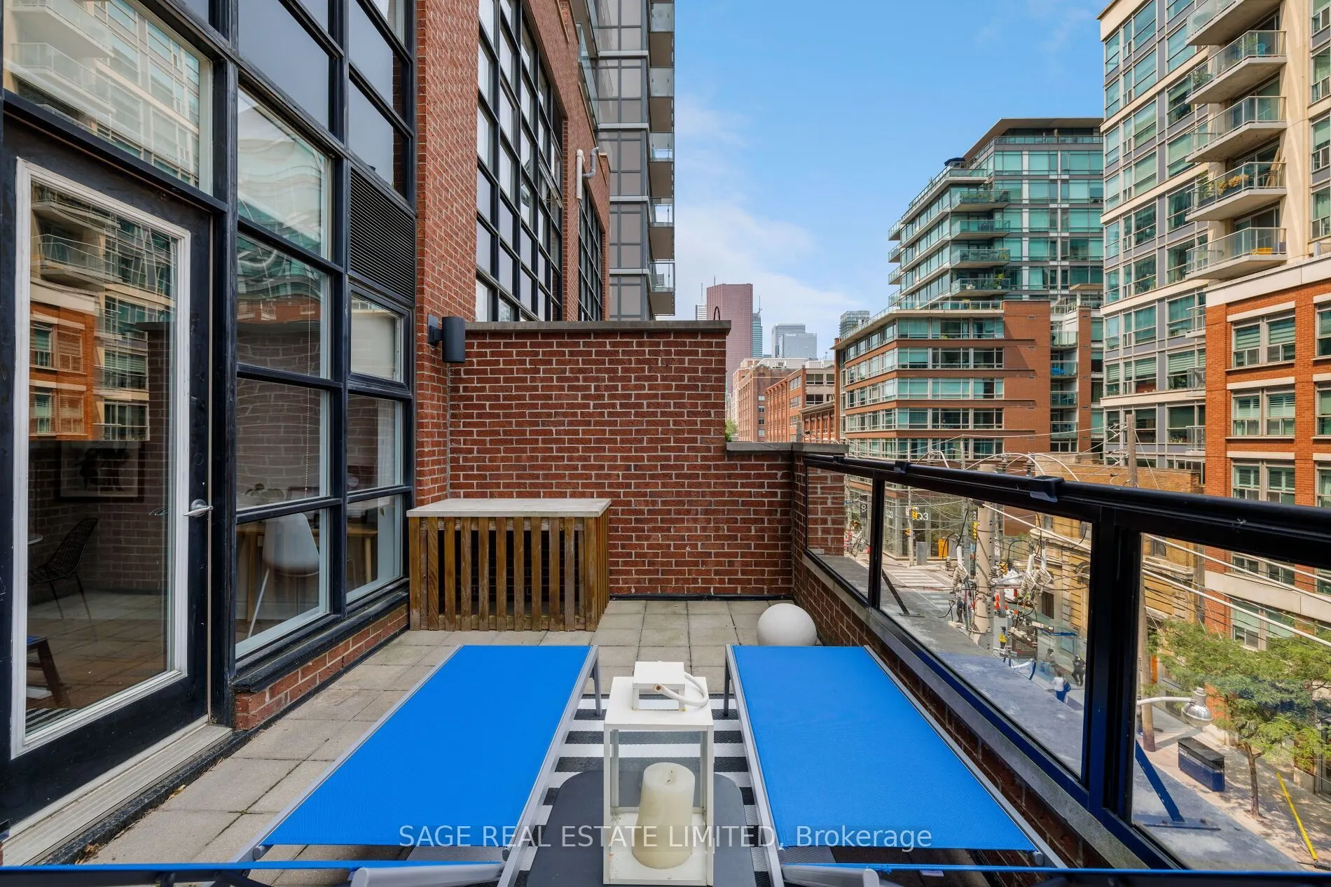 261 King Street E #402