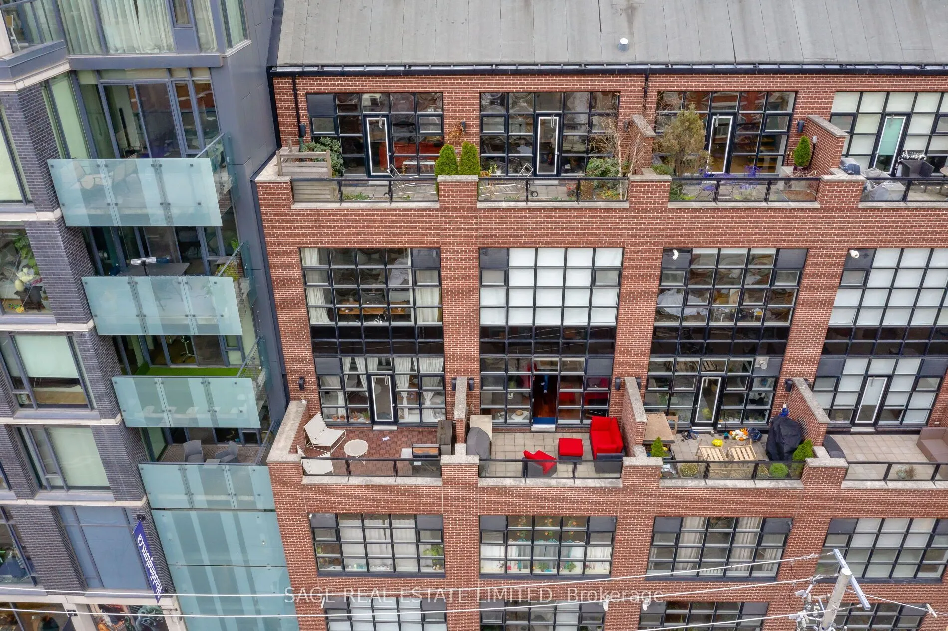 261 King Street E #402