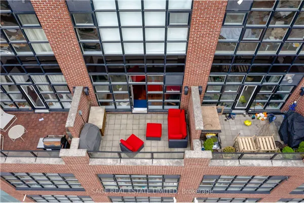 261 King Street E #402