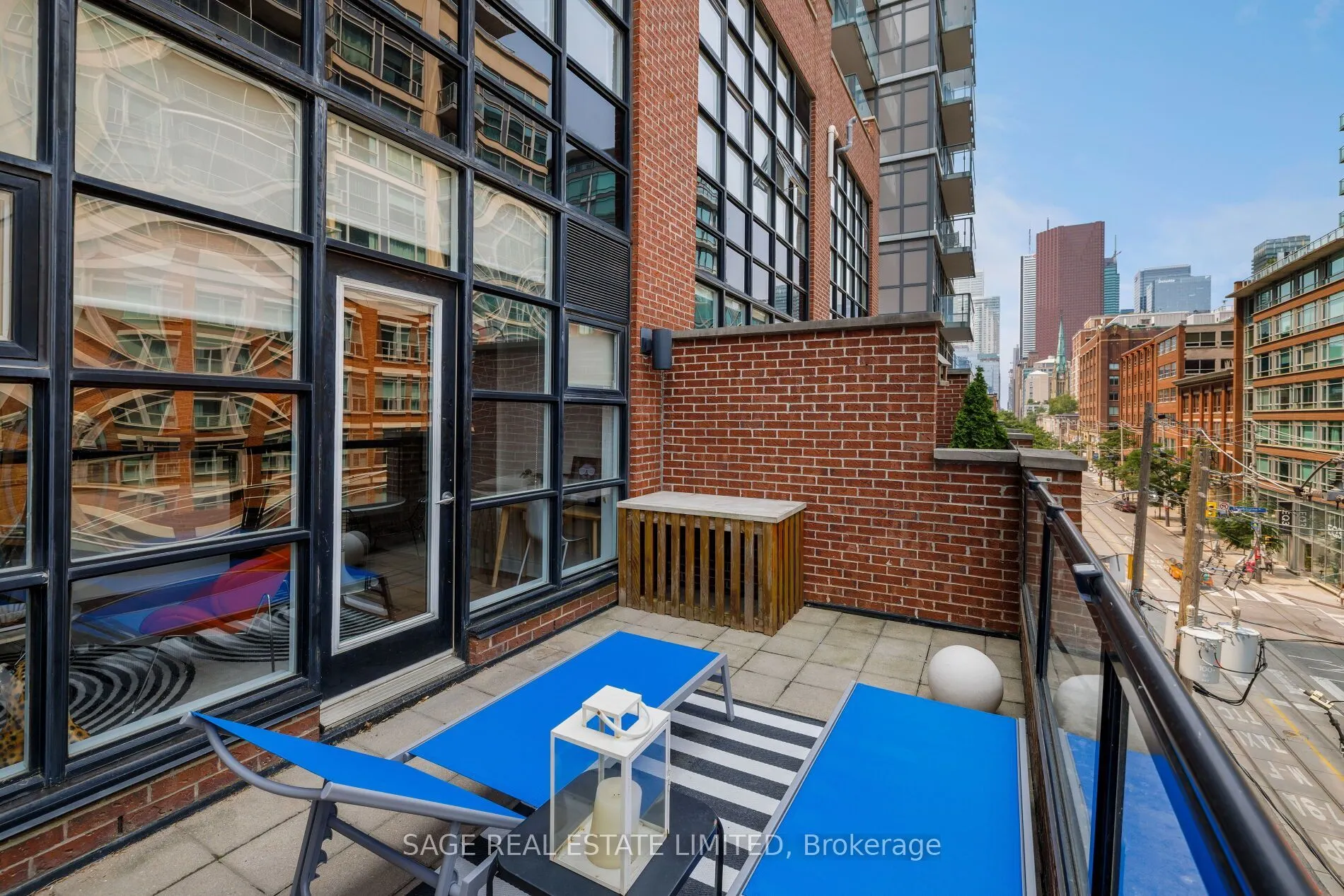 261 King Street E #402
